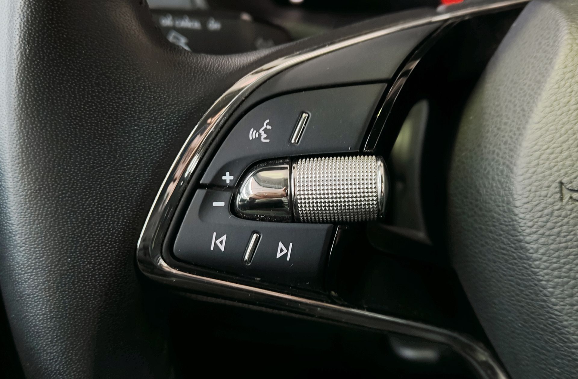 Škoda Karoq 2.0 TDI Selection - foto 24