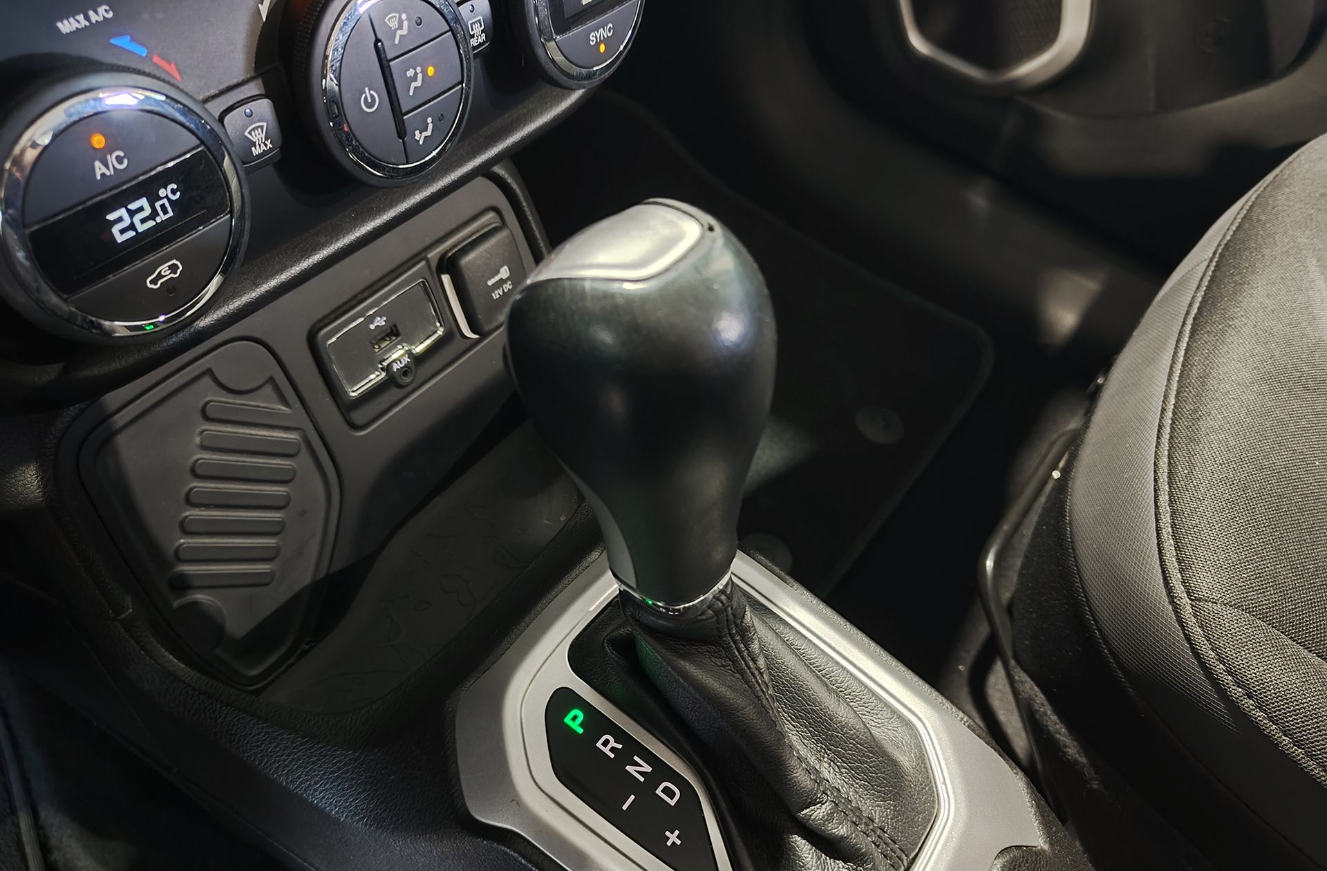 Jeep Renegade 1.4 MultiAir Limited 4x2 Ddct - foto 5