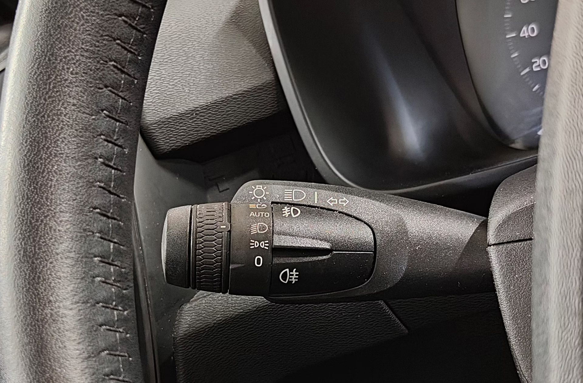 Volvo XC40 T3 Momentum - foto 20