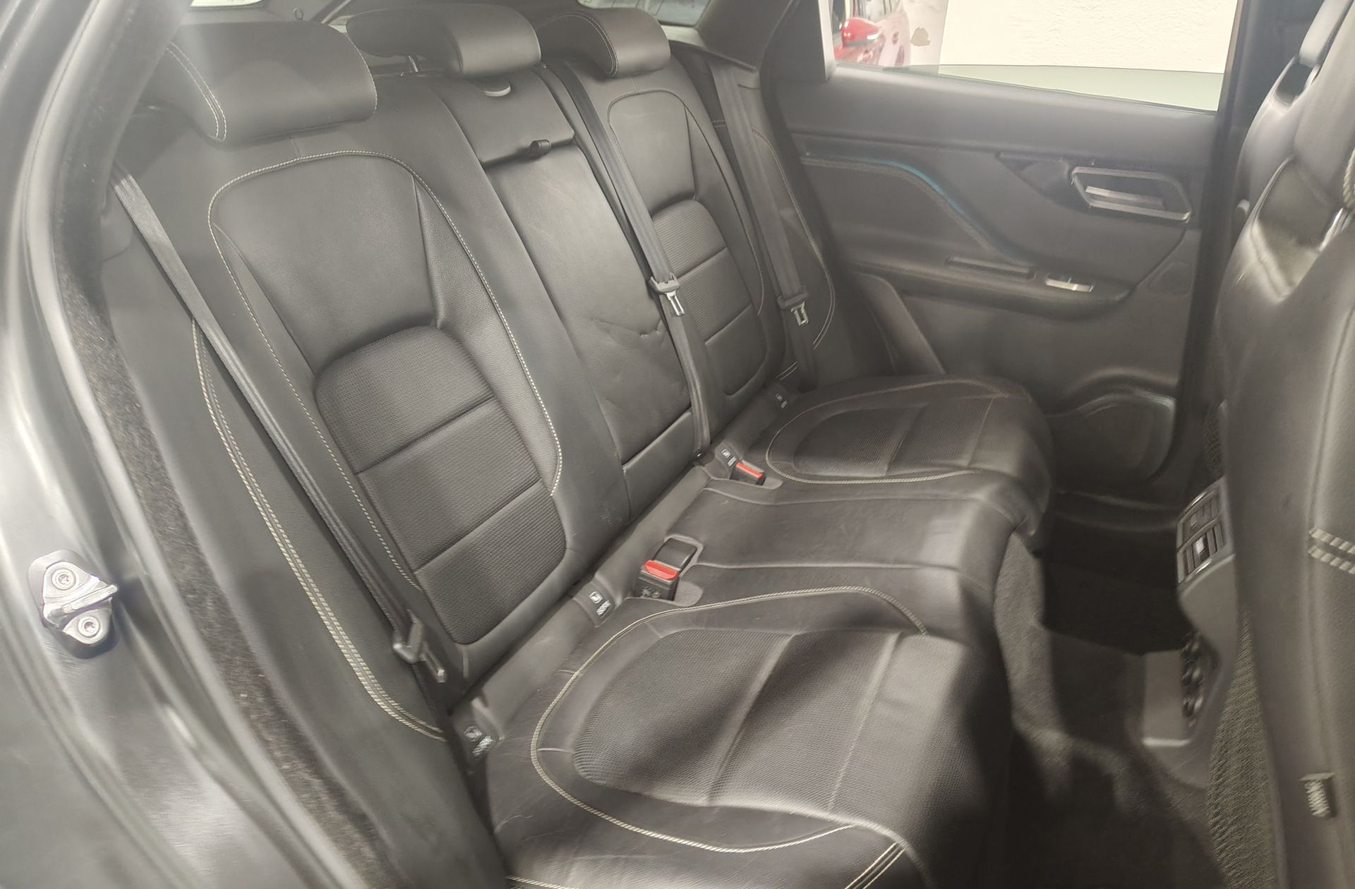 Jaguar F-Pace 2.0T i4 R-Sport AWD - foto 17