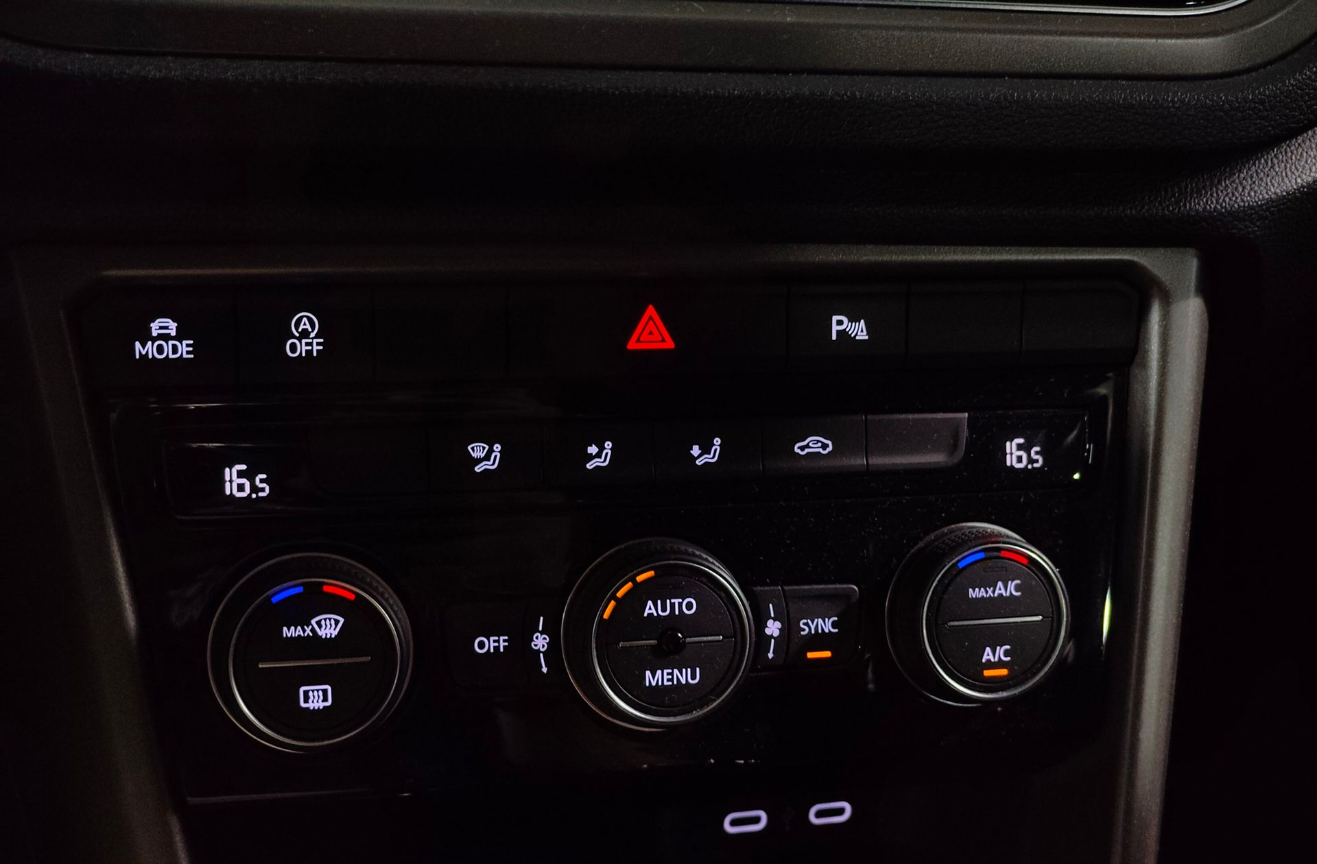 Volkswagen T-Roc Advance R-Line 1.5 TSI DSG - foto 34