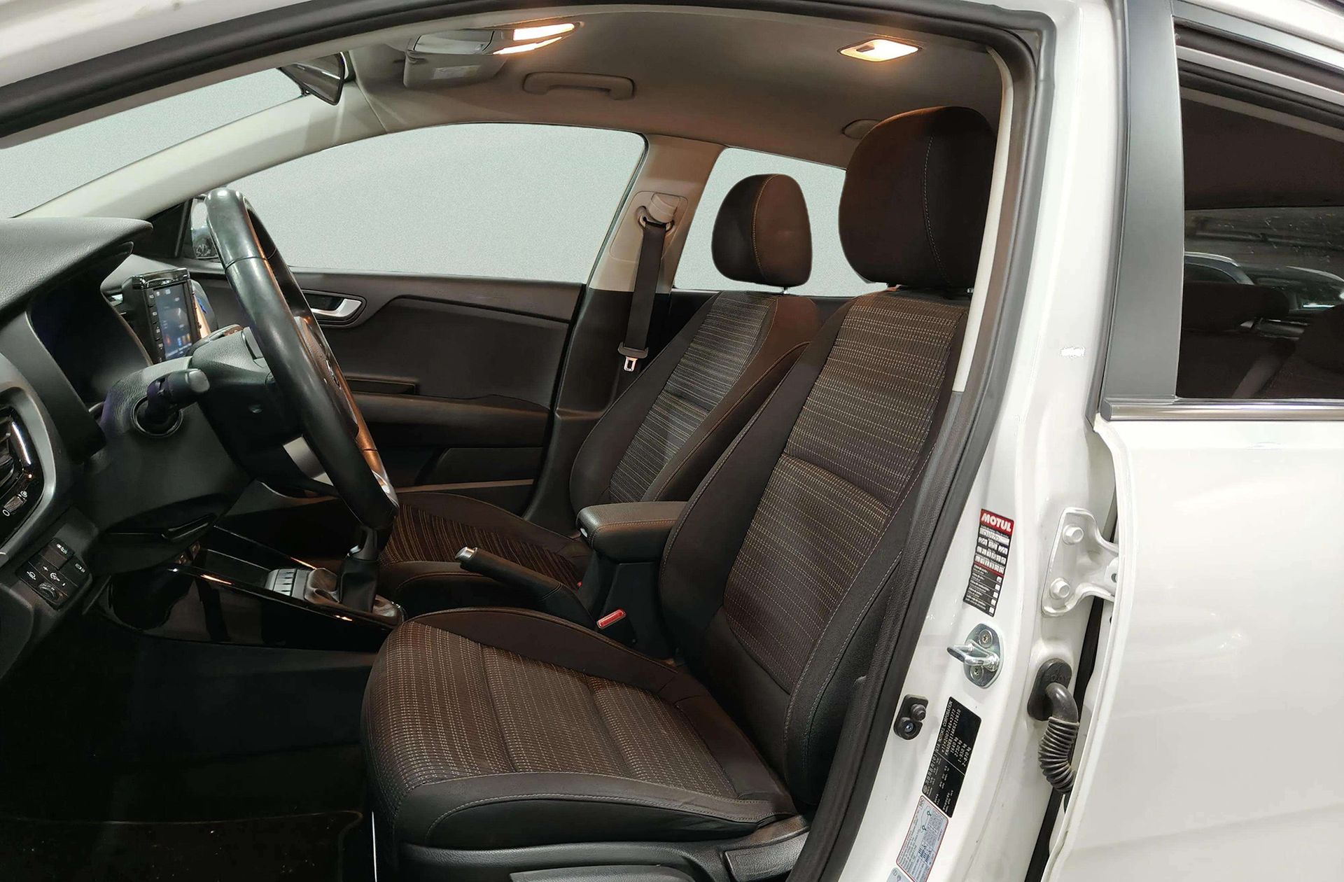 Kia Stonic 1.0 T-GDi Drive - foto 12