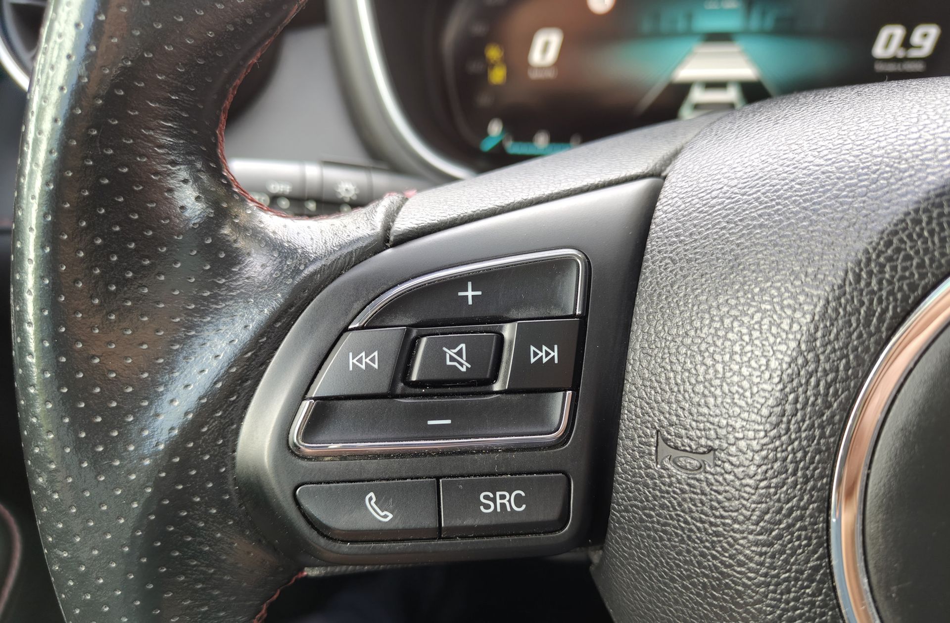 MG HS 1.5 Turbo GDI Luxury DCT - foto 25
