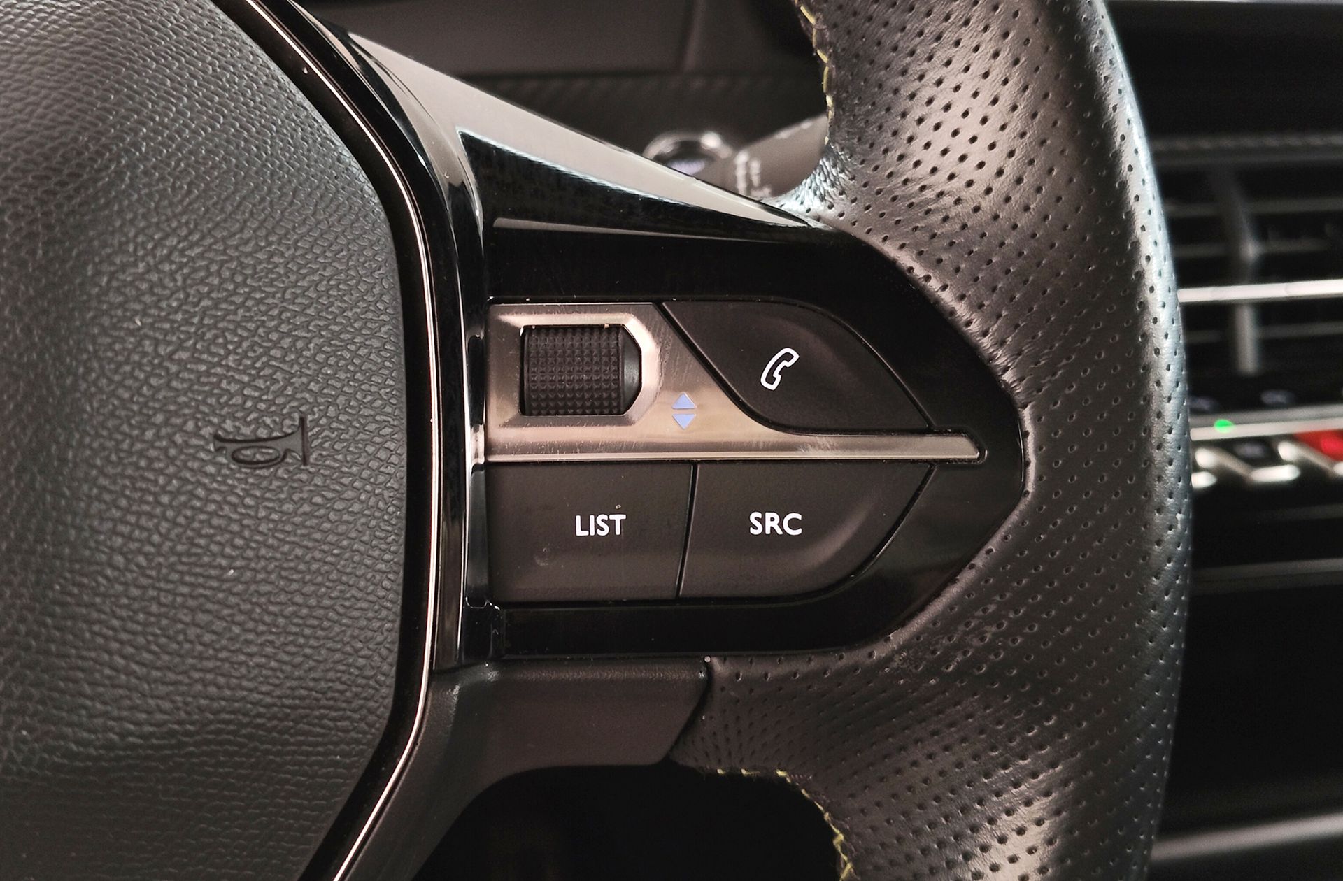 Peugeot 2008 PureTech 130 GT - foto 31