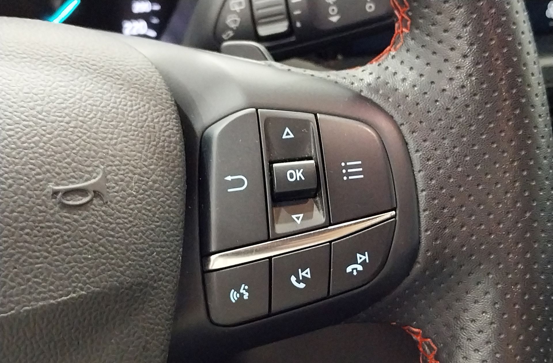Ford Focus 1.0 EcoBoost MHEV ST-Line - foto 29