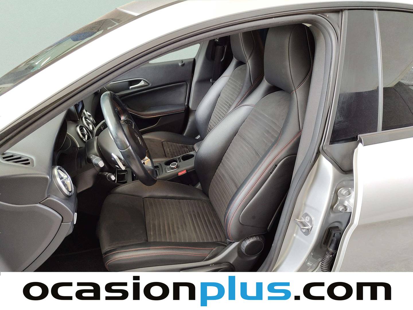 Foto asientos delanteros Mercedes CLA Mercedes CLA 180 (122 CV)
