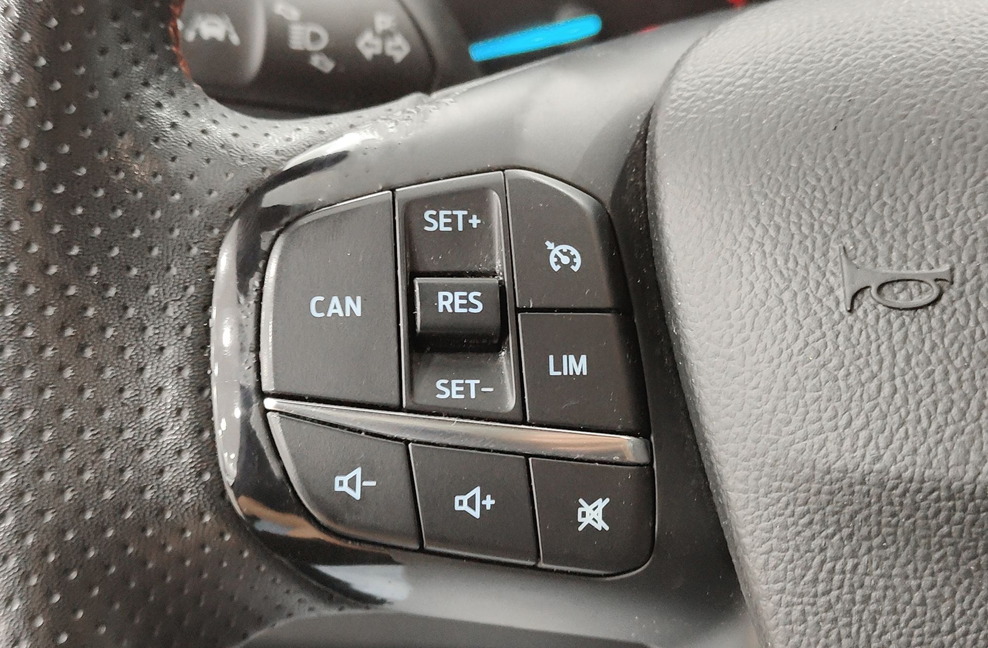 Ford Focus 1.0 EcoBoost MHEV ST-Line - foto 33