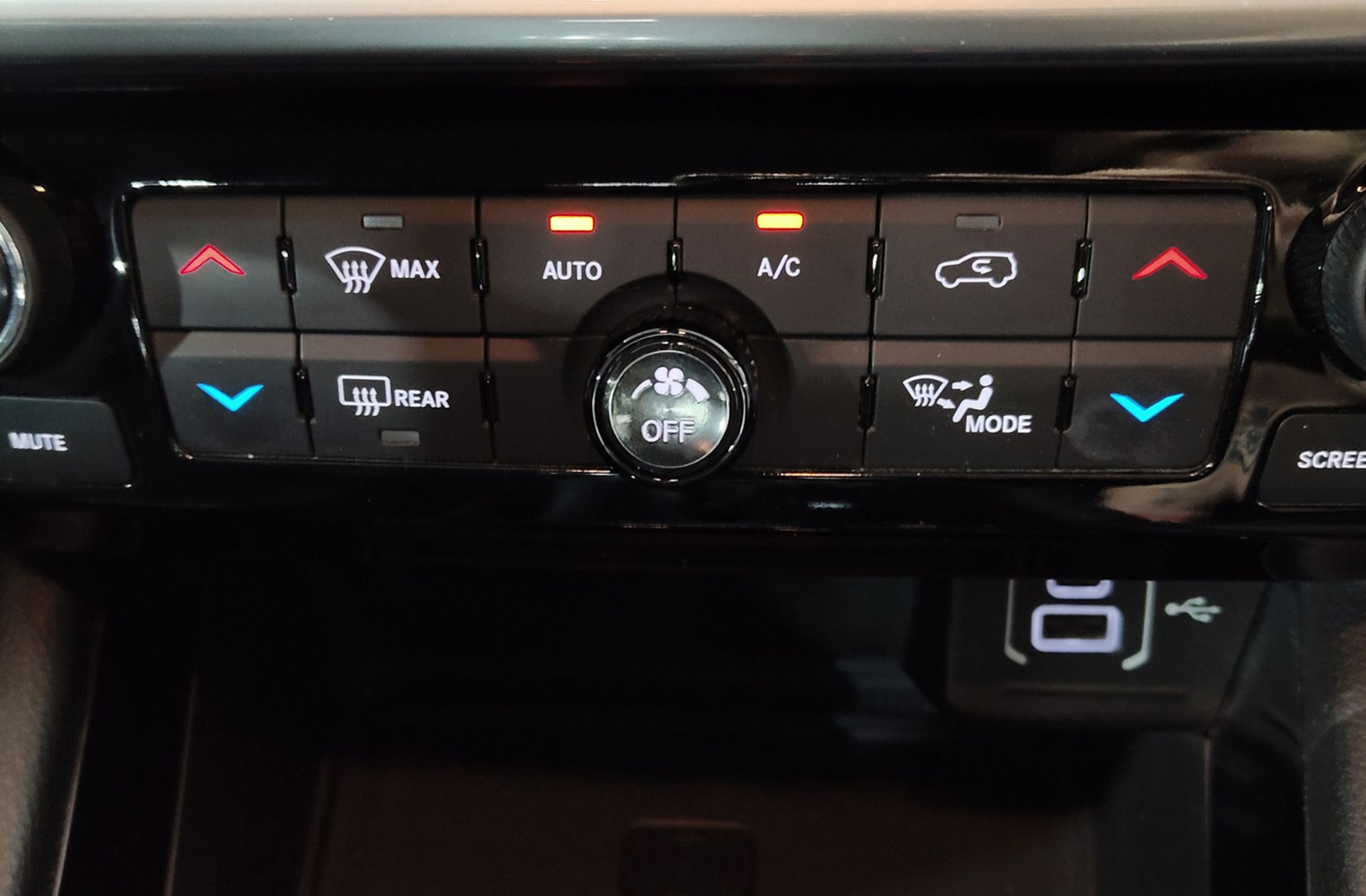 Jeep Compass 1.3 Gse T4 Longitude FWD - foto 29