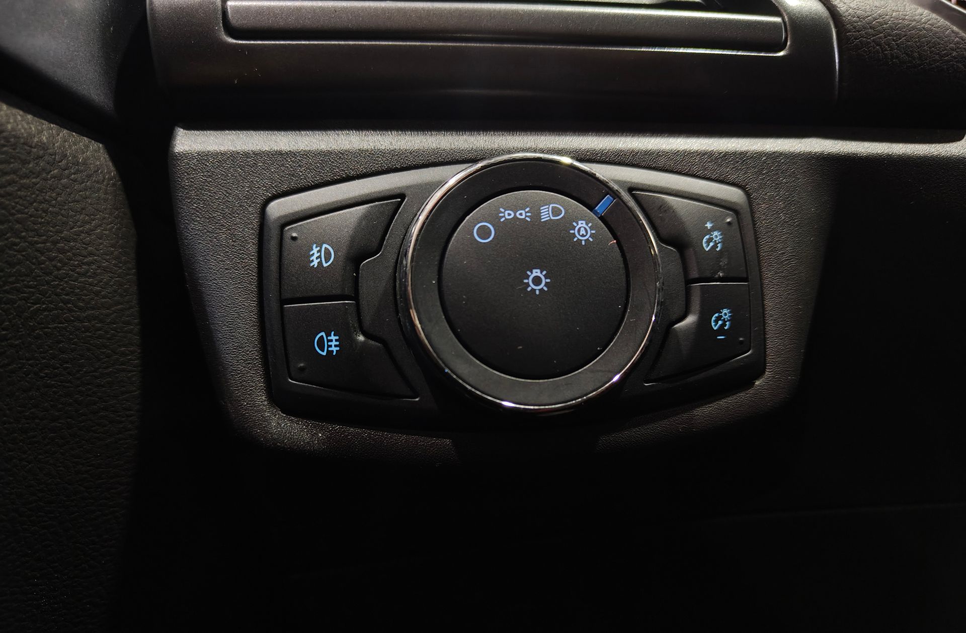 Ford Mondeo 1.5 EcoBoost Titanium - foto 29