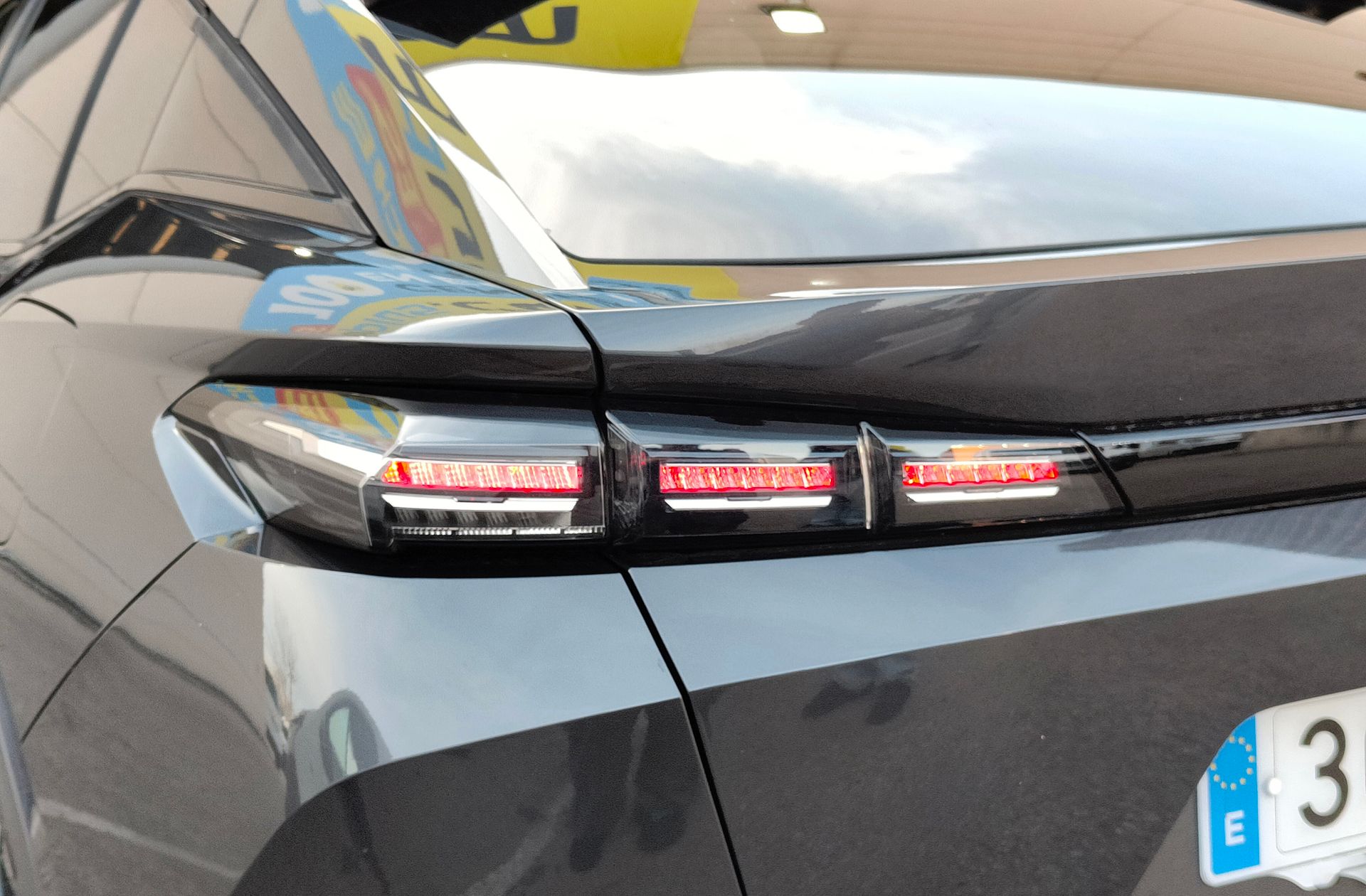 Peugeot 408 PHEV 180 Allure Pack e-EAT8 - foto 16