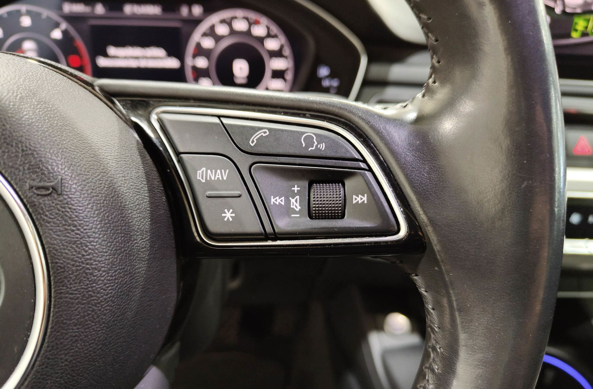 Audi A4 Avant Black line 2.0 TDI S tronic - foto 30