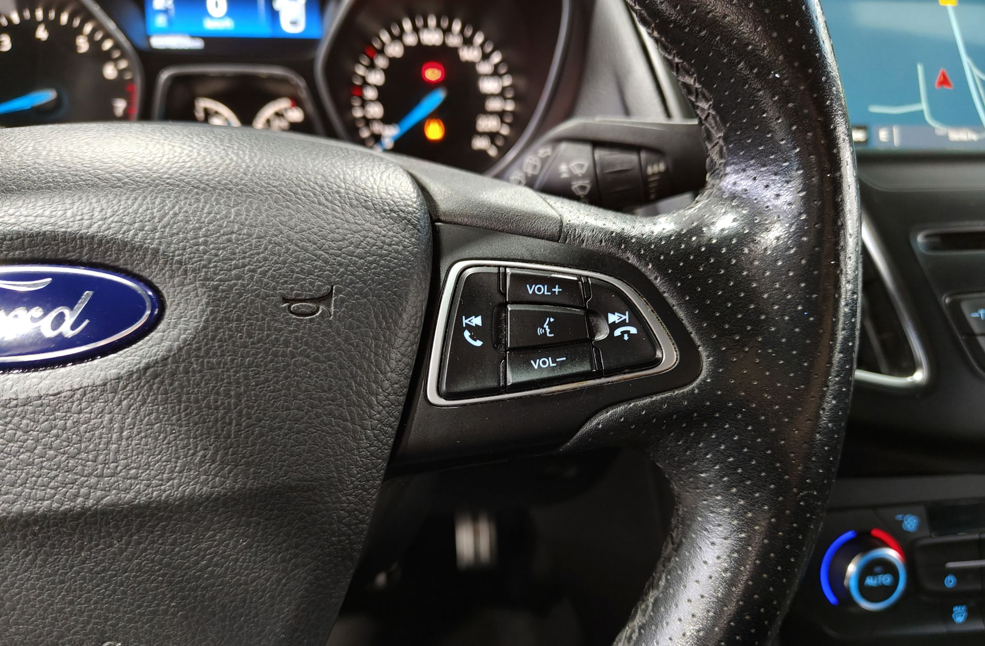 Ford Focus 1.0 EcoBoost ST-Line - foto 27
