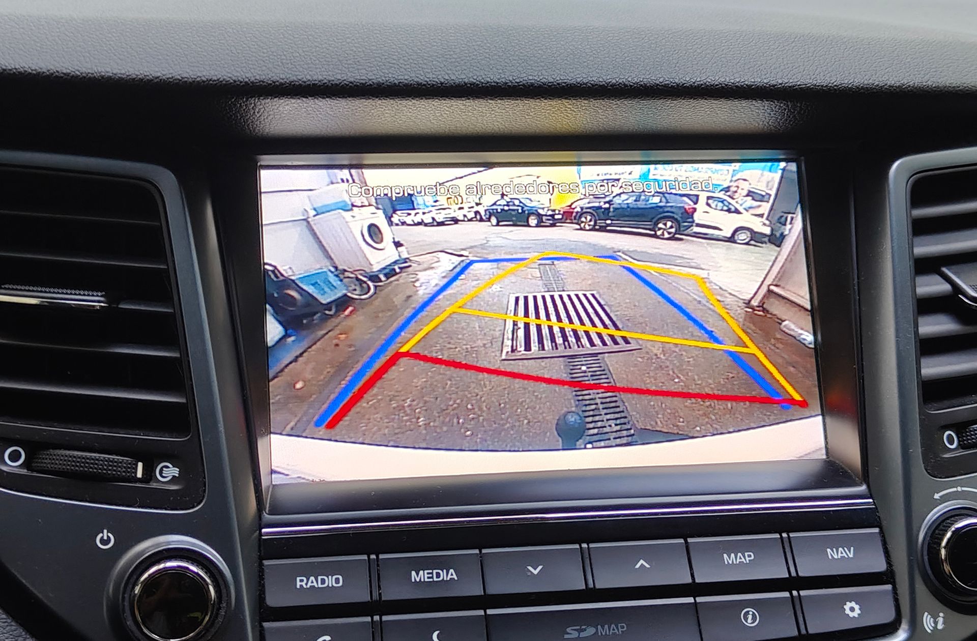 Hyundai Tucson 1.7 CRDi BlueDrive Kosmo 4x2 - foto 9