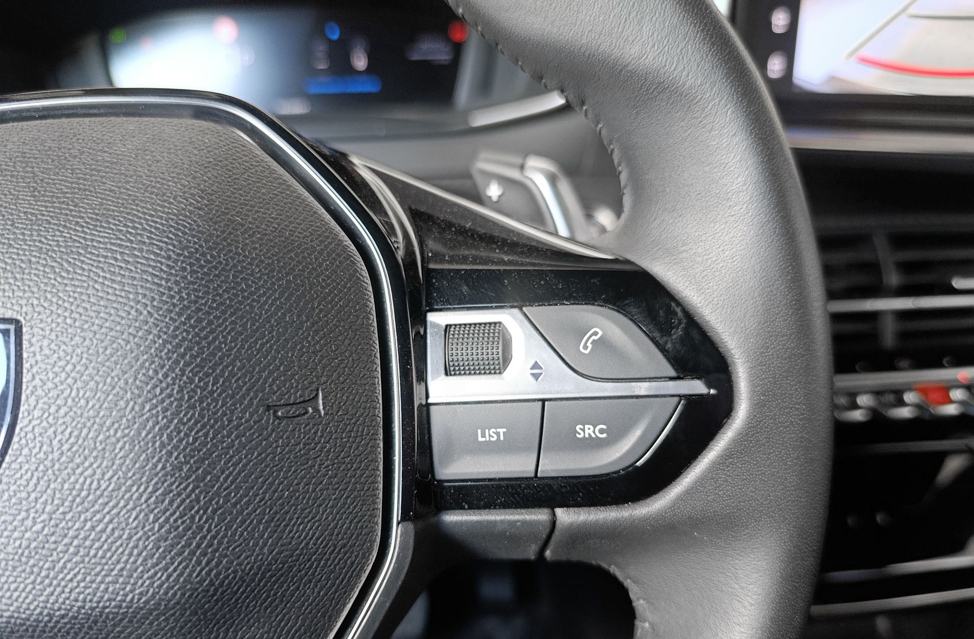 Peugeot 2008 Allure Hybrid eDCS6 - foto 26