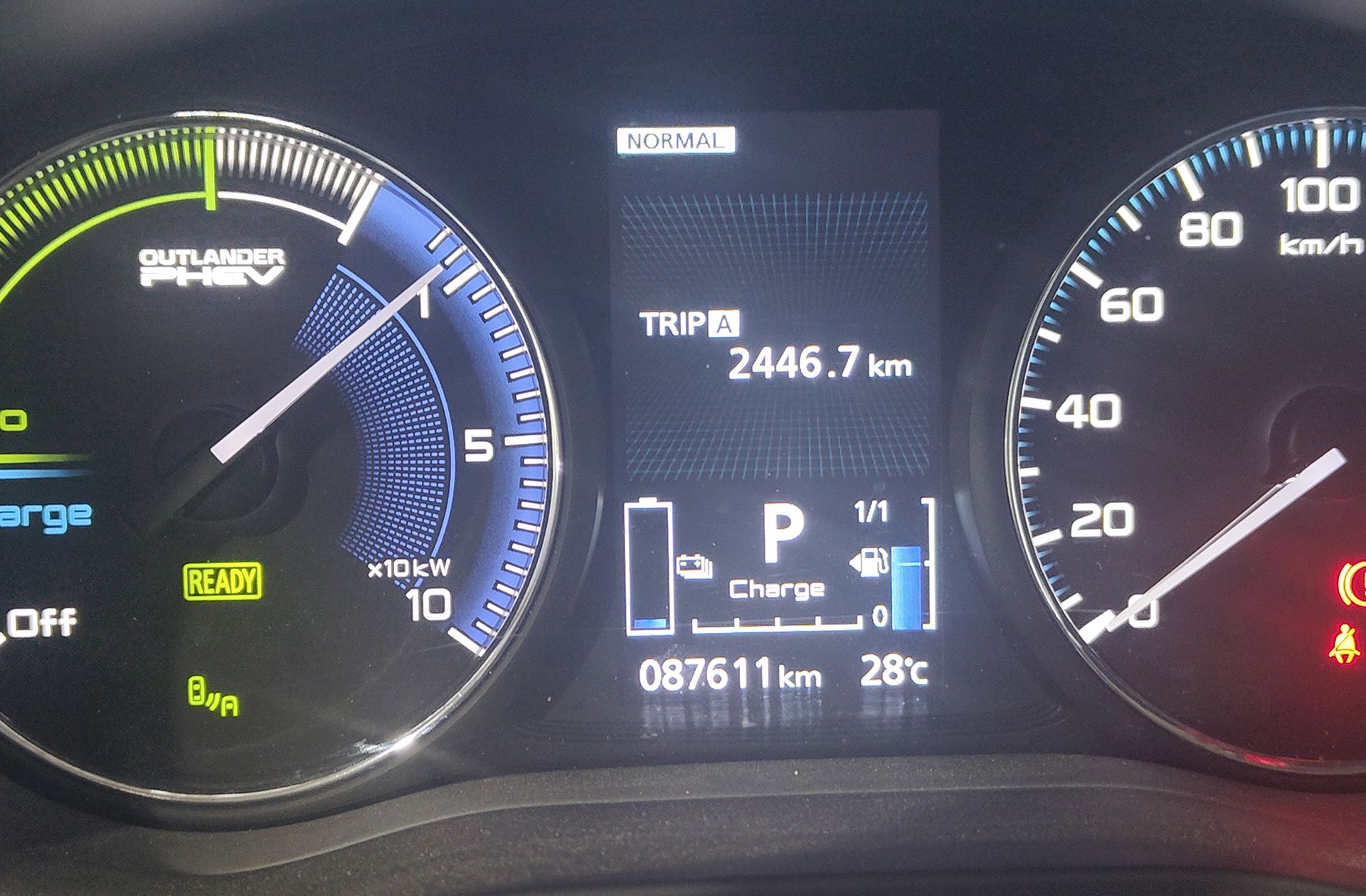 Mitsubishi Outlander 2.4 PHEV Kaiteki 4WD - foto 9