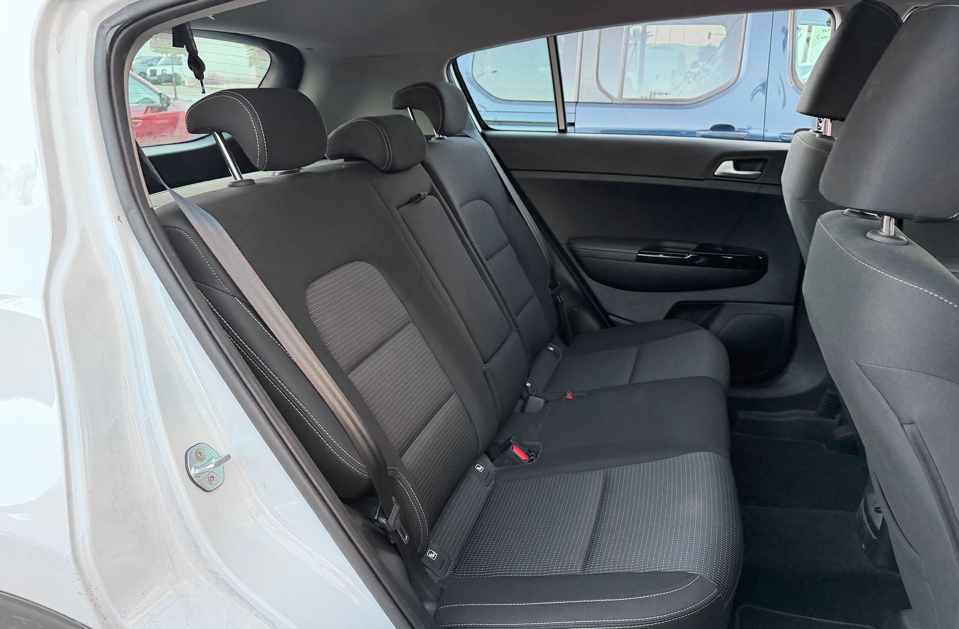 Kia Sportage 1.6 MHEV Drive 4x2 - foto 18