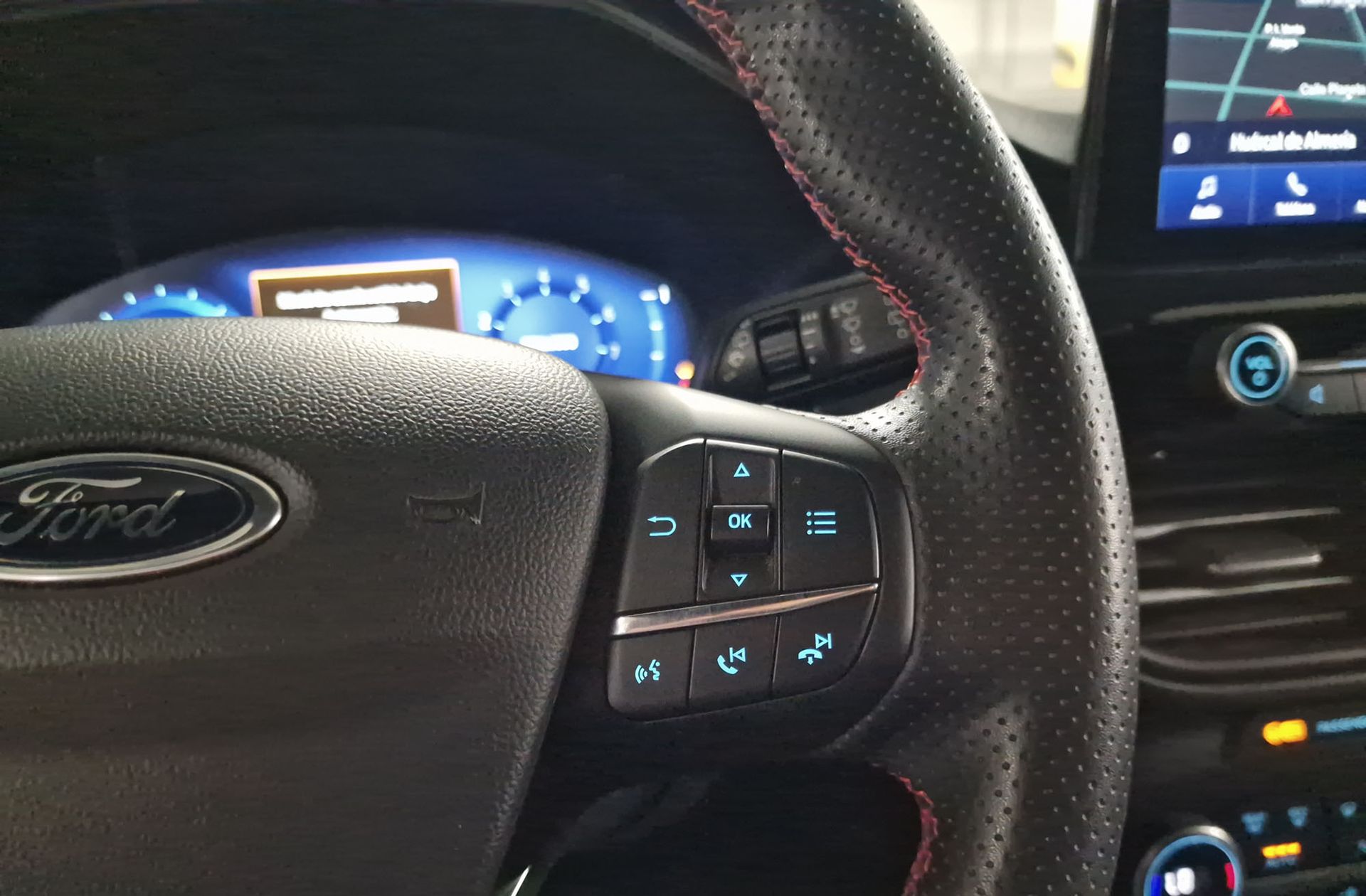 Ford Kuga 1.5T EcoBoost ST-Line X 4x2 - foto 31