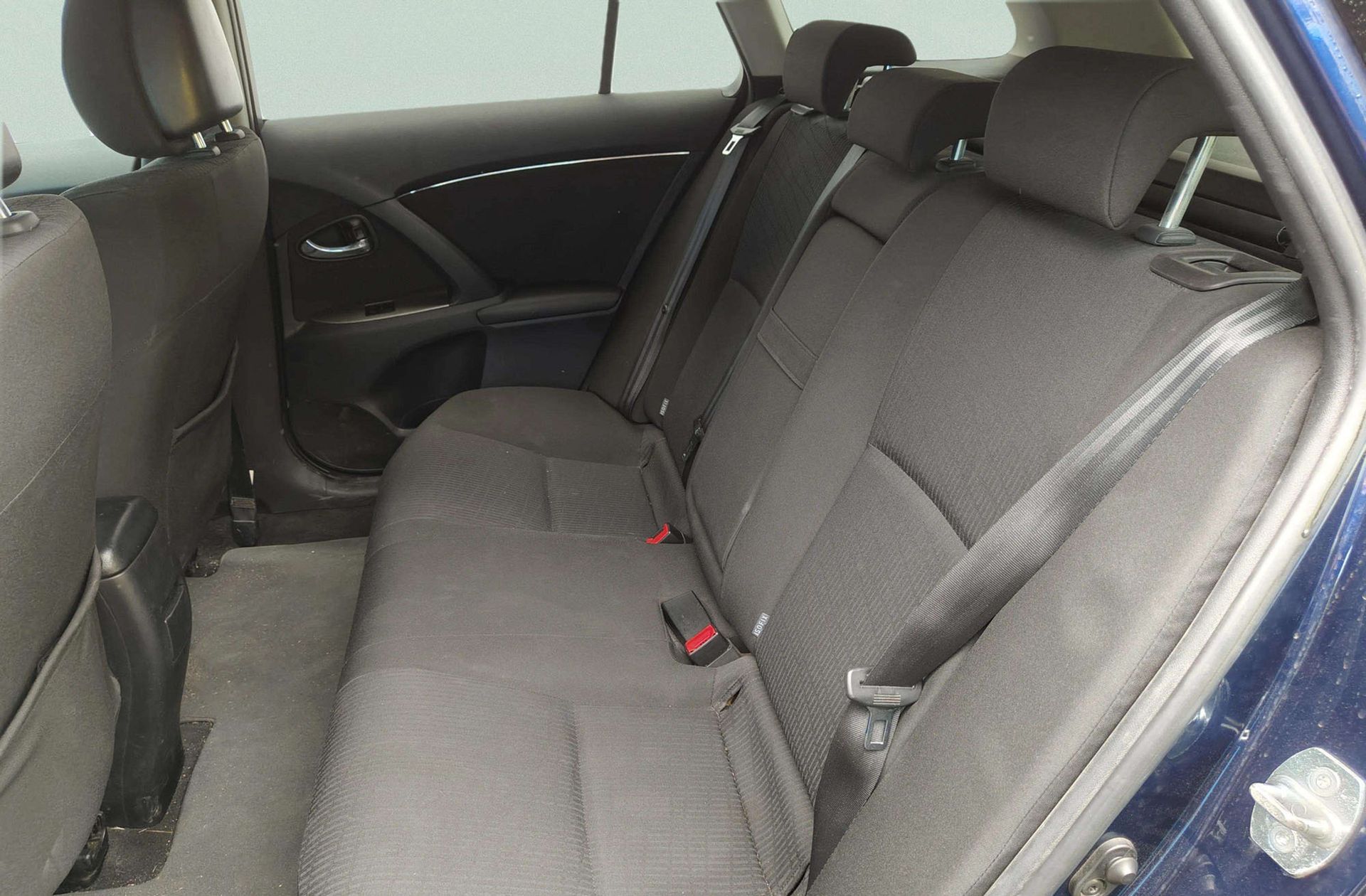 Toyota Avensis 2.2 D-4D Cross Sport Advance - foto 10