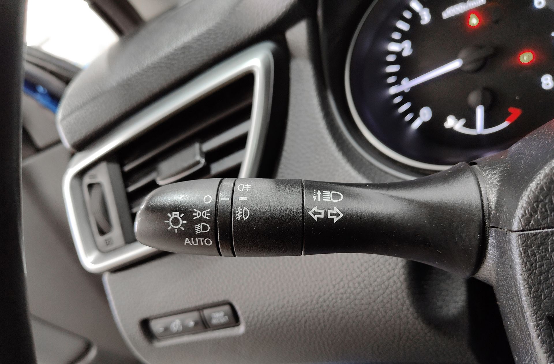 Nissan Qashqai DIG-T 160 N-Connecta 4x2 DCT - foto 25