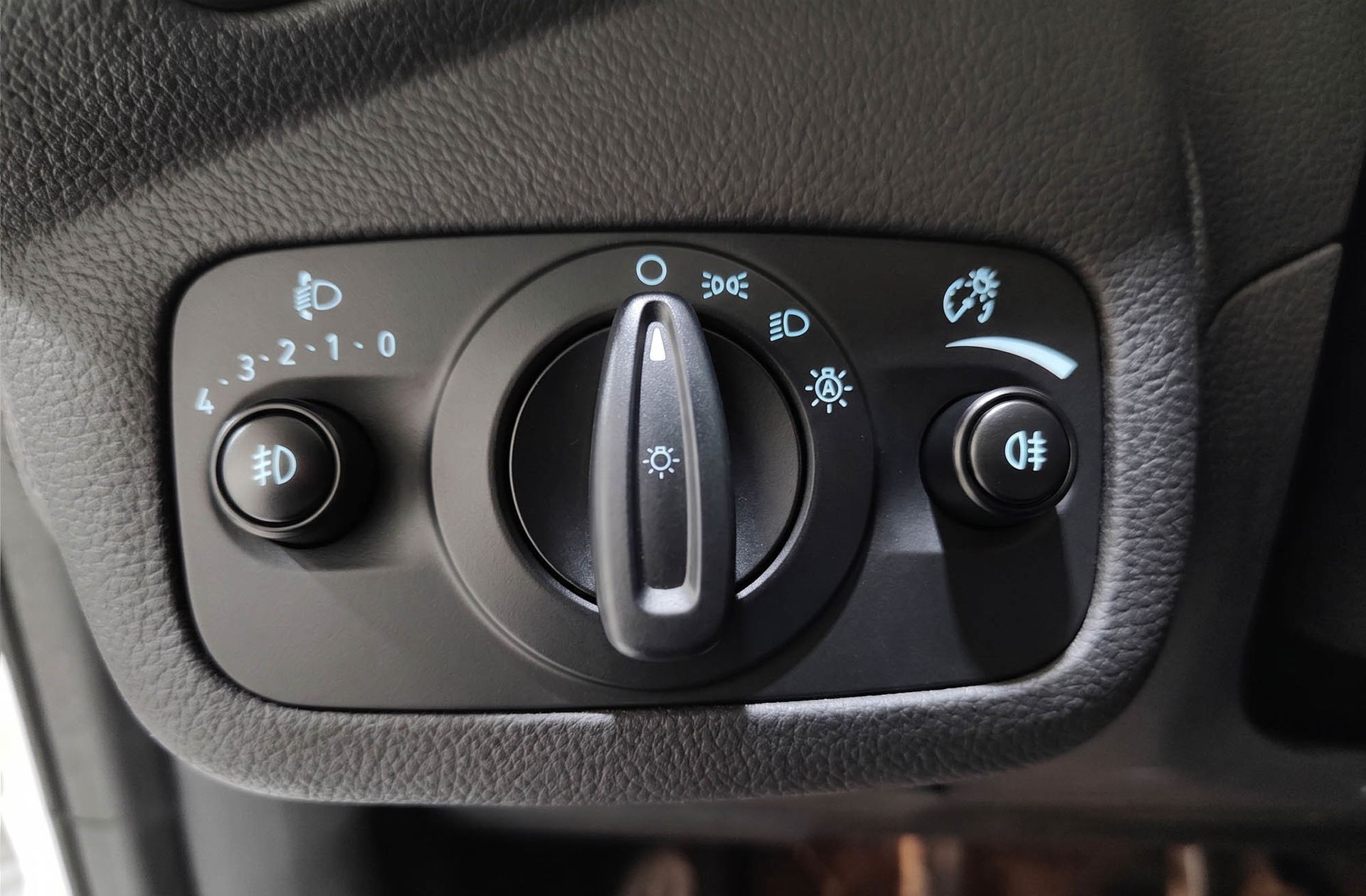 Ford Kuga 1.5 EcoBoost Trend+ 4x2 - foto 22