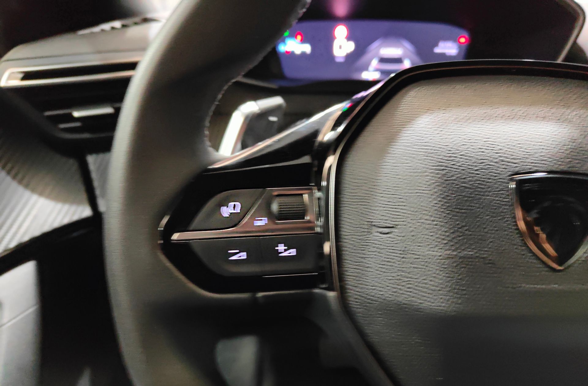 Peugeot 2008 Allure Hybrid eDCS6 - foto 25