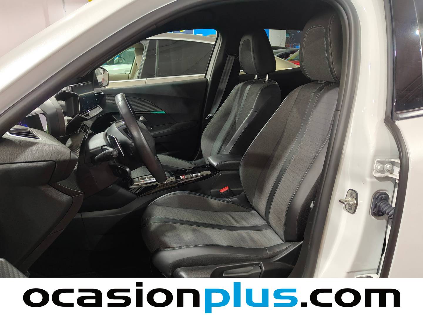 Foto asientos delanteros Peugeot 2008 Peugeot 2008 BlueHDi 130 S&S Allure Pack EAT8 (130 CV)