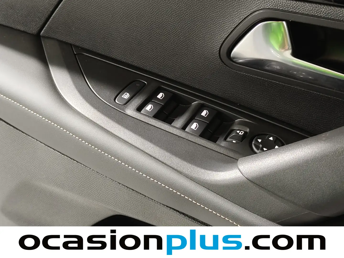 Foto Peugeot 2008 Peugeot 2008 Allure Hybrid eDCS6 (136 CV)