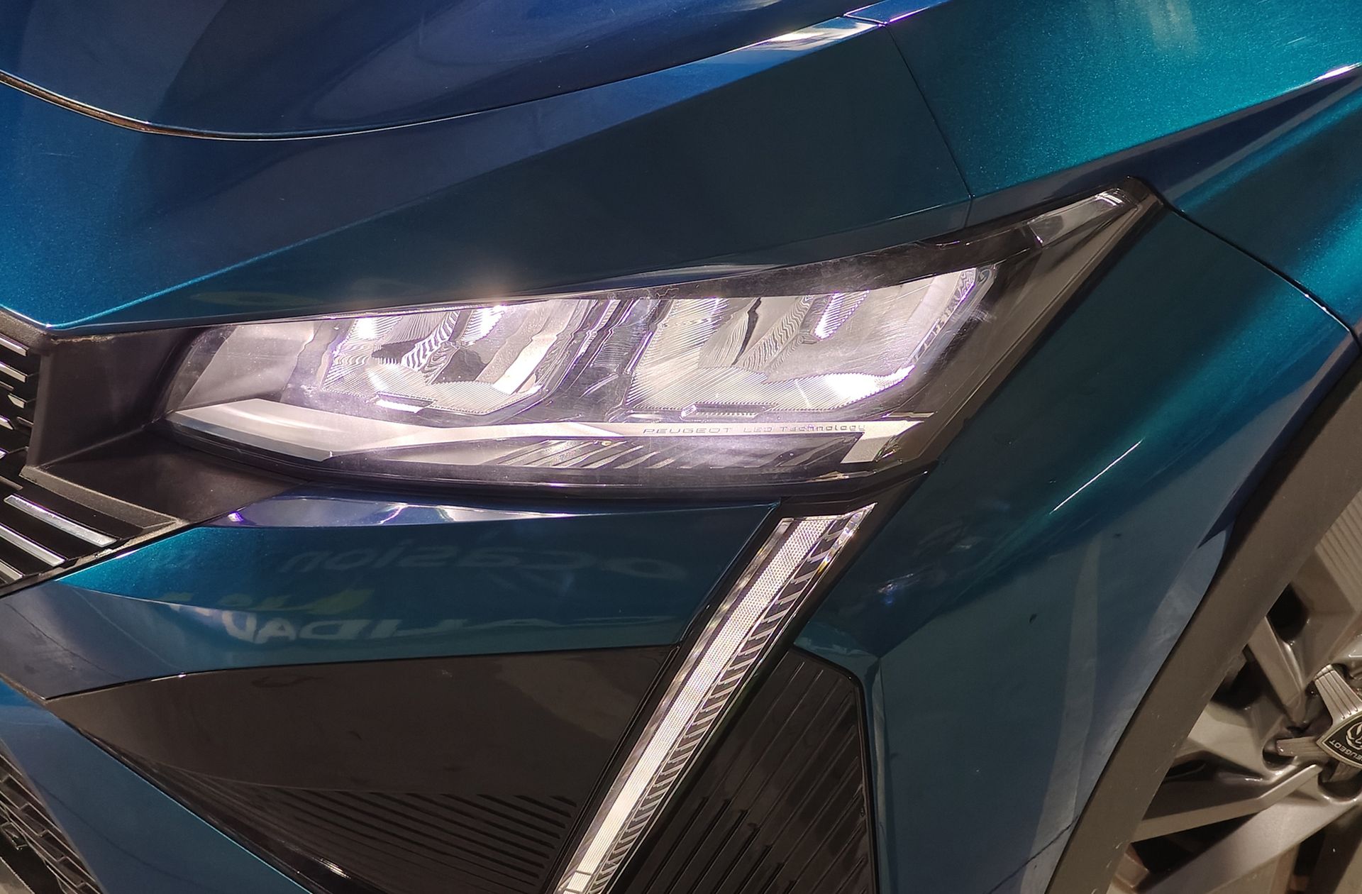 Peugeot 408 Allure Hybrid 145 eDCS6 - foto 15