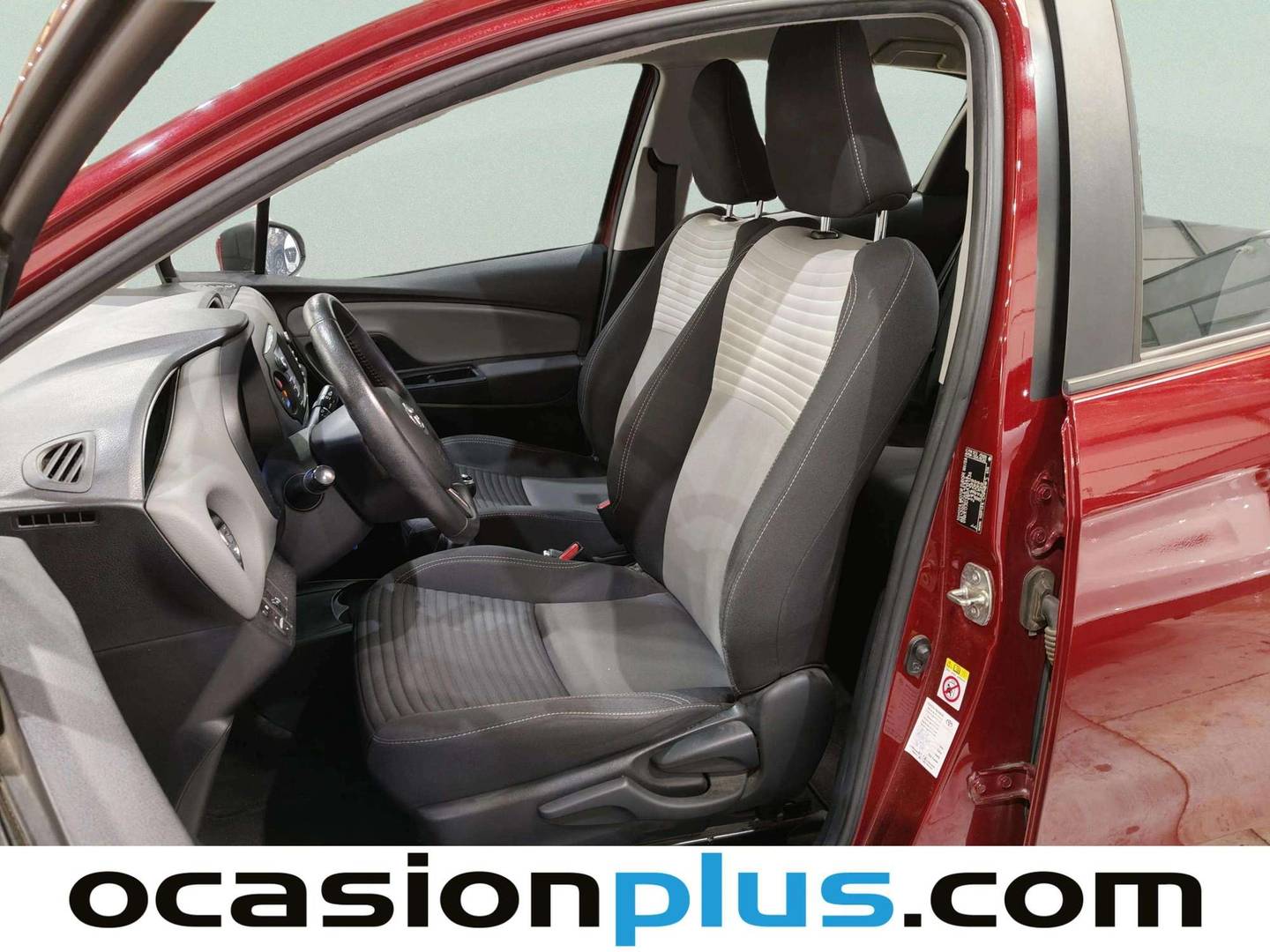 Foto asientos delanteros Toyota Yaris Toyota Yaris 1.5 Active Tech (111 CV)