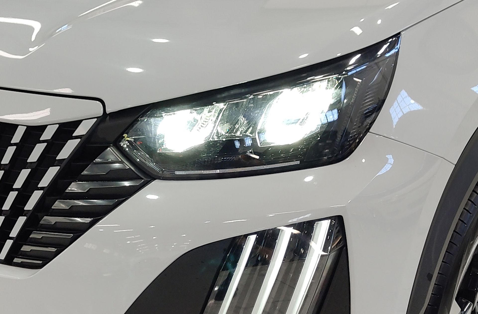 Peugeot 2008 Allure Hybrid eDCS6 - foto 13
