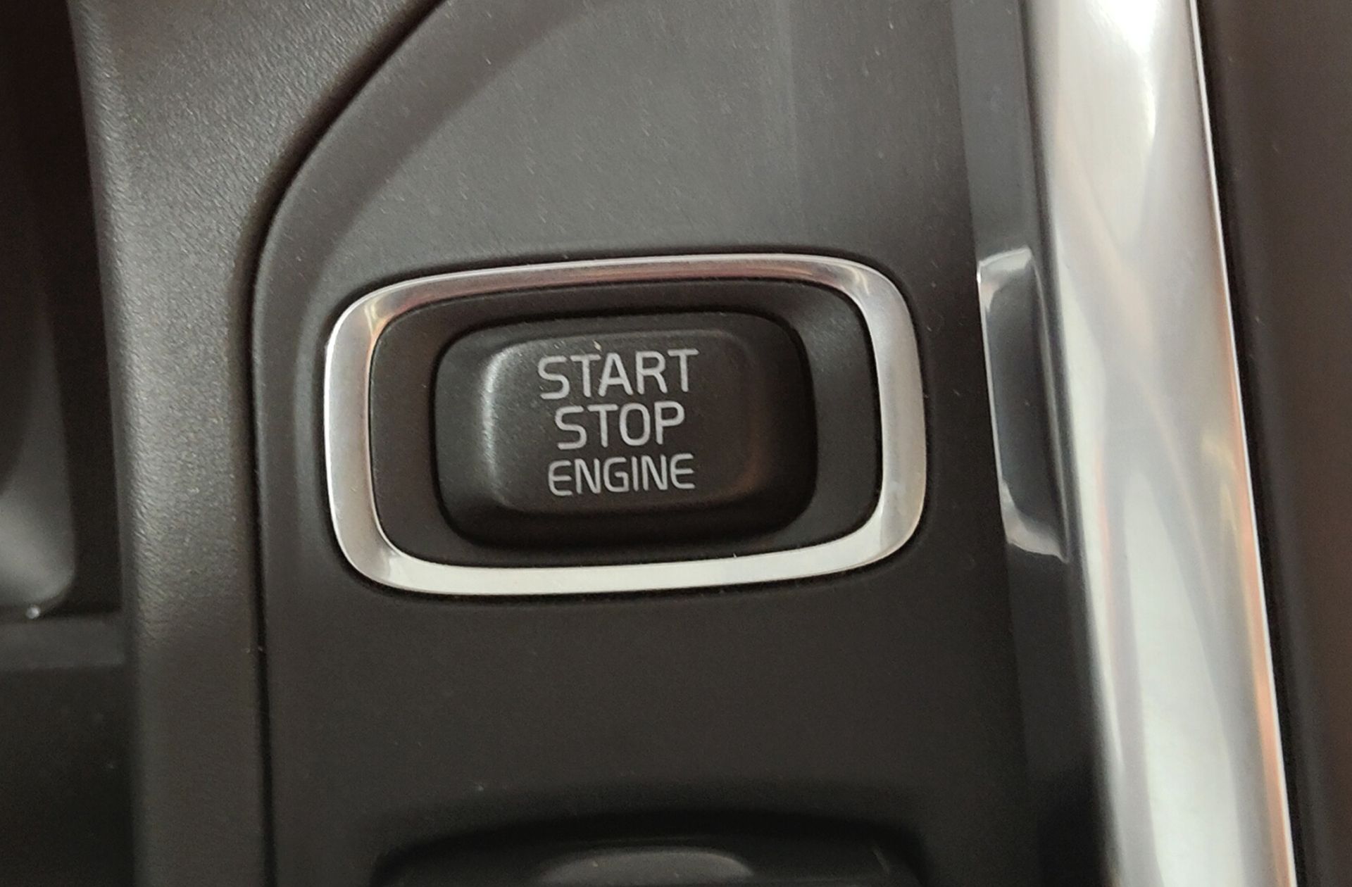 Volvo XC60 D4 Momentum - foto 32
