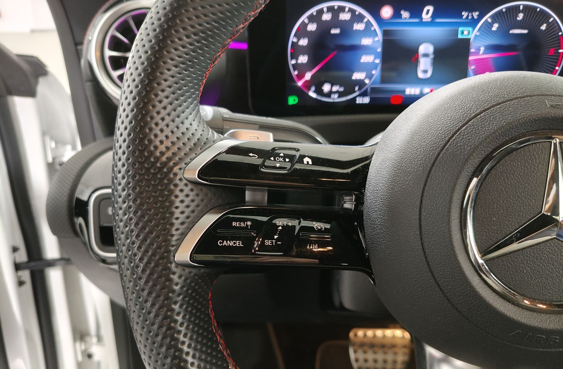 Mercedes-Benz CLA 220 d Pack AMG - foto 28