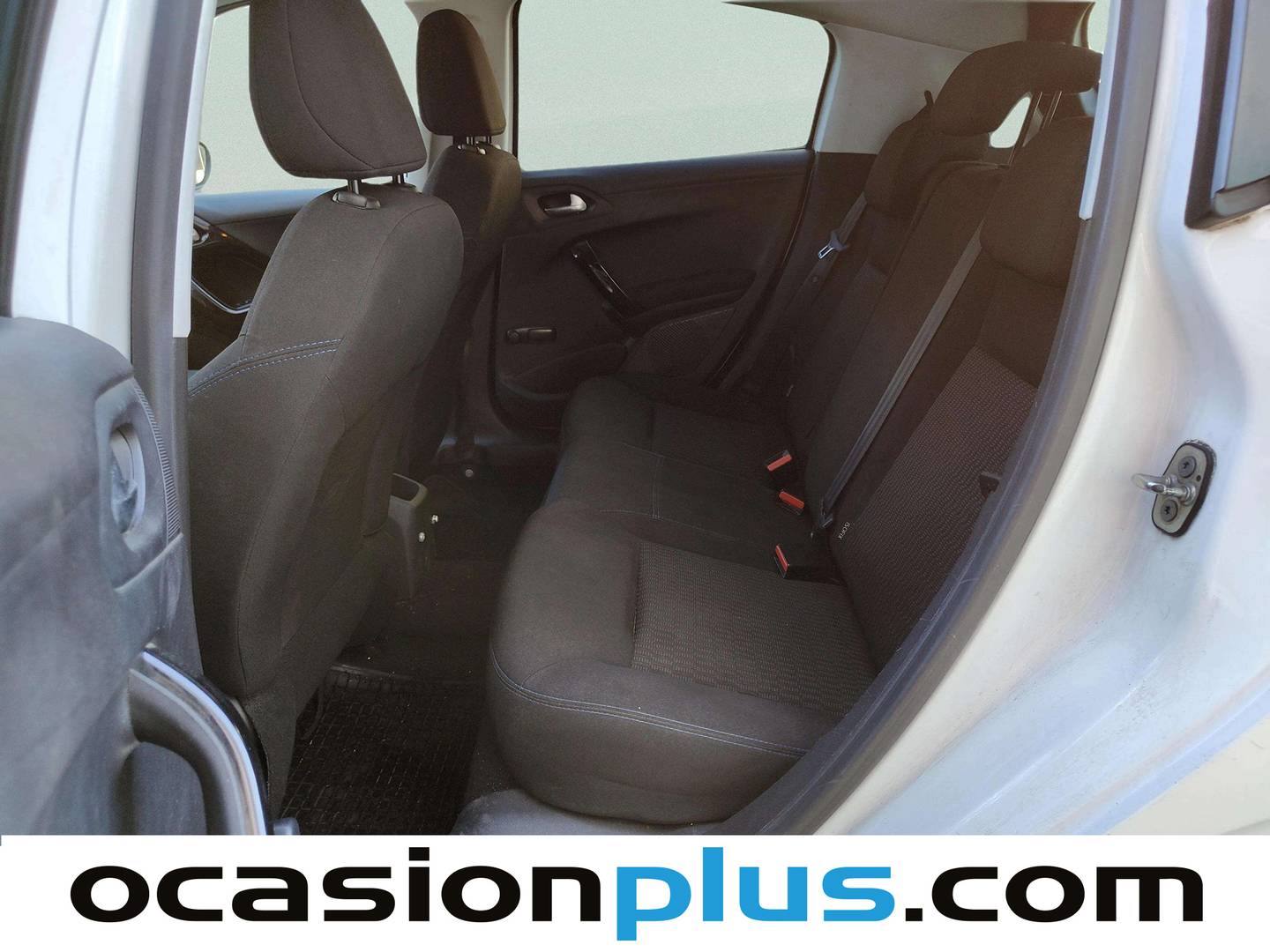 Foto asientos traseros Peugeot 208 Peugeot 208 PureTech Signature (82 CV)