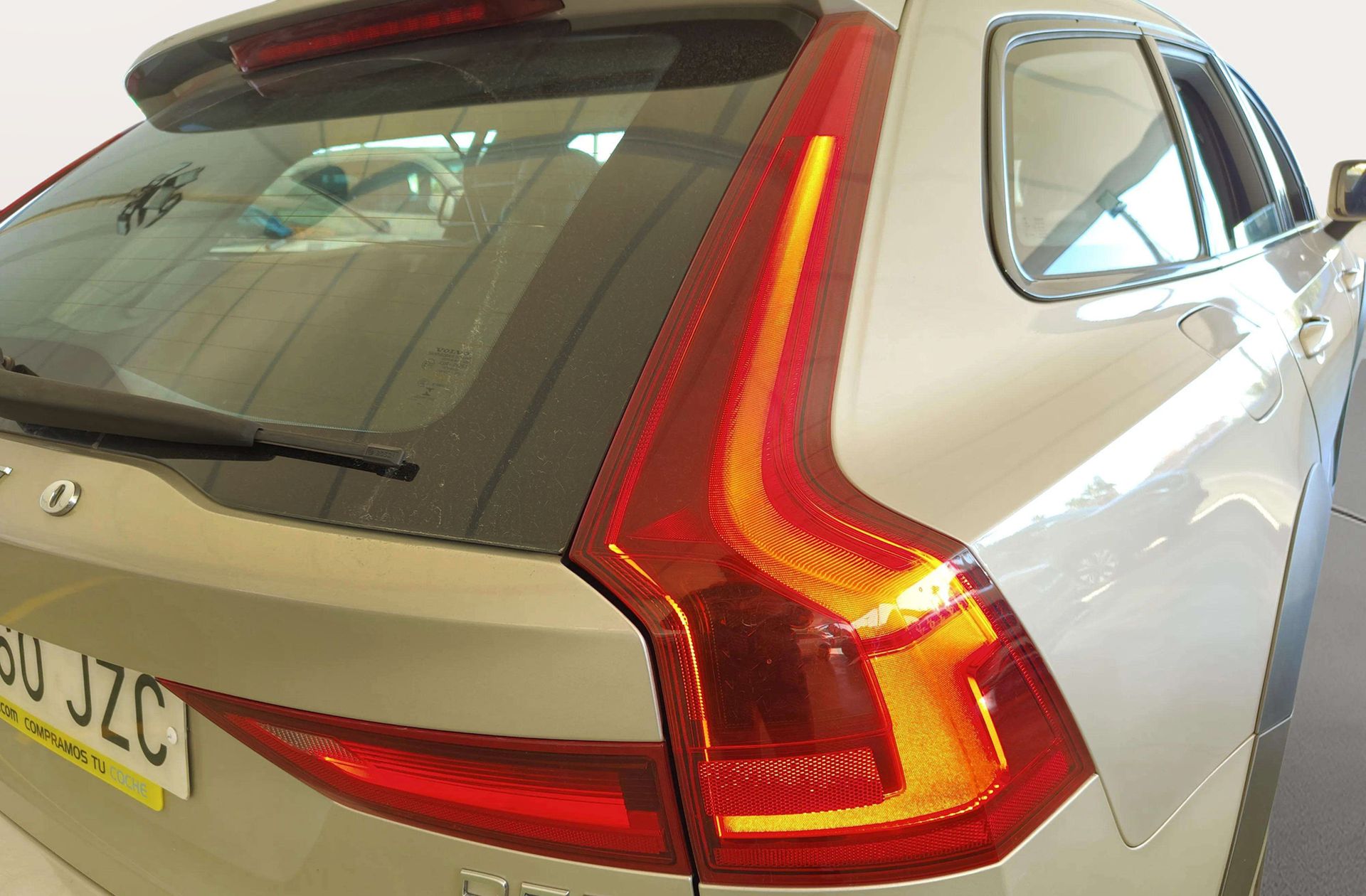 Volvo V90 D5 AWD - foto 21