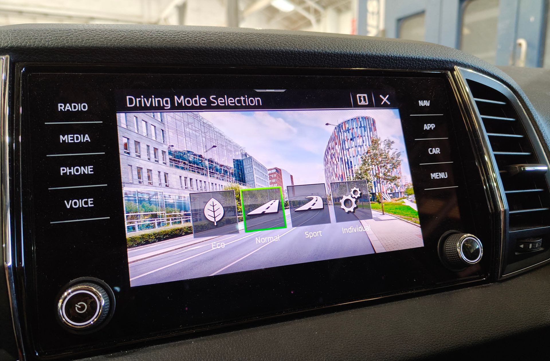 Škoda Karoq 1.5 TSI ACT Design DSG - foto 10