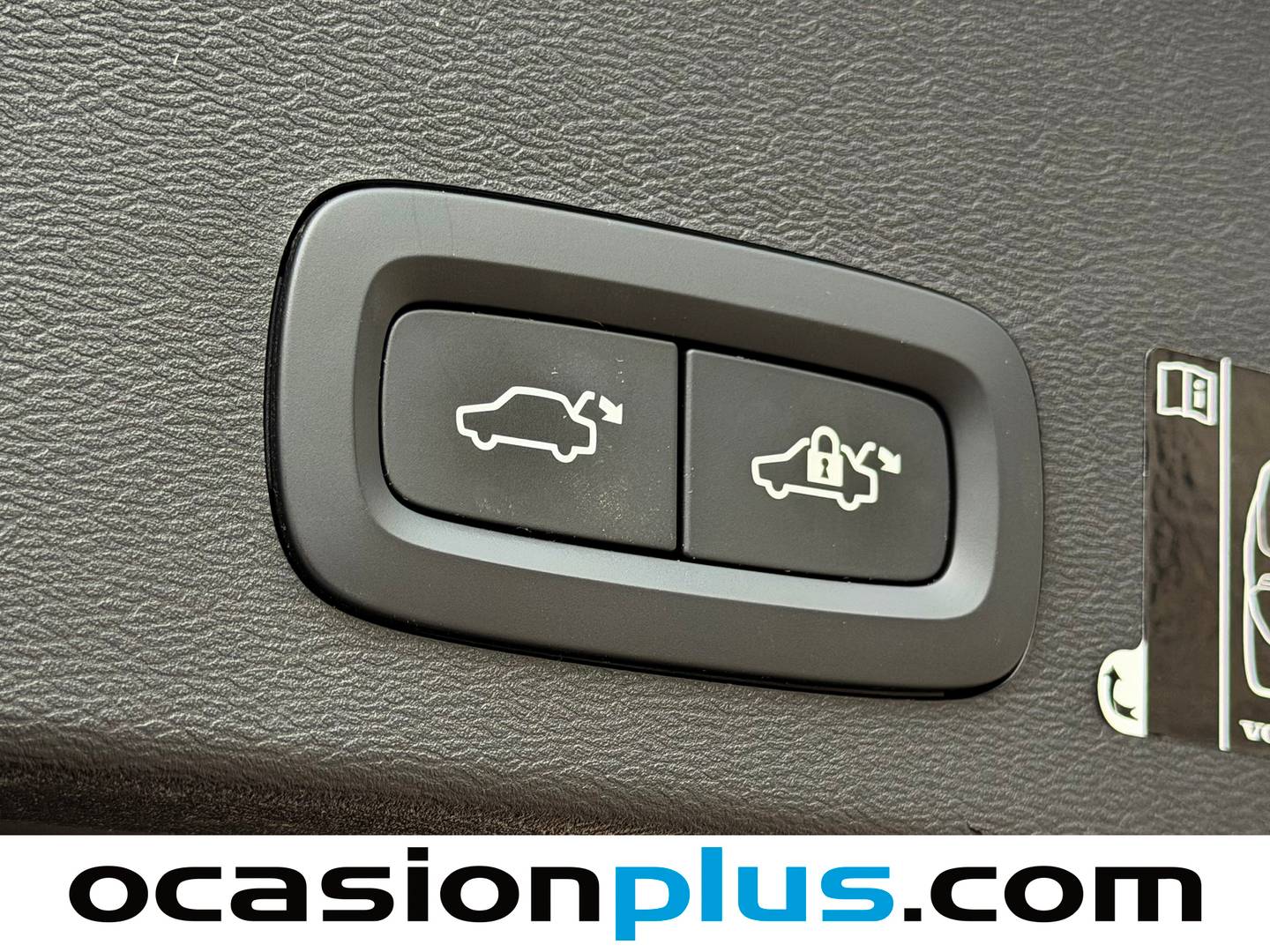 Acabados Volvo XC40 Volvo XC40 T3 Momentum Pro (163 CV)