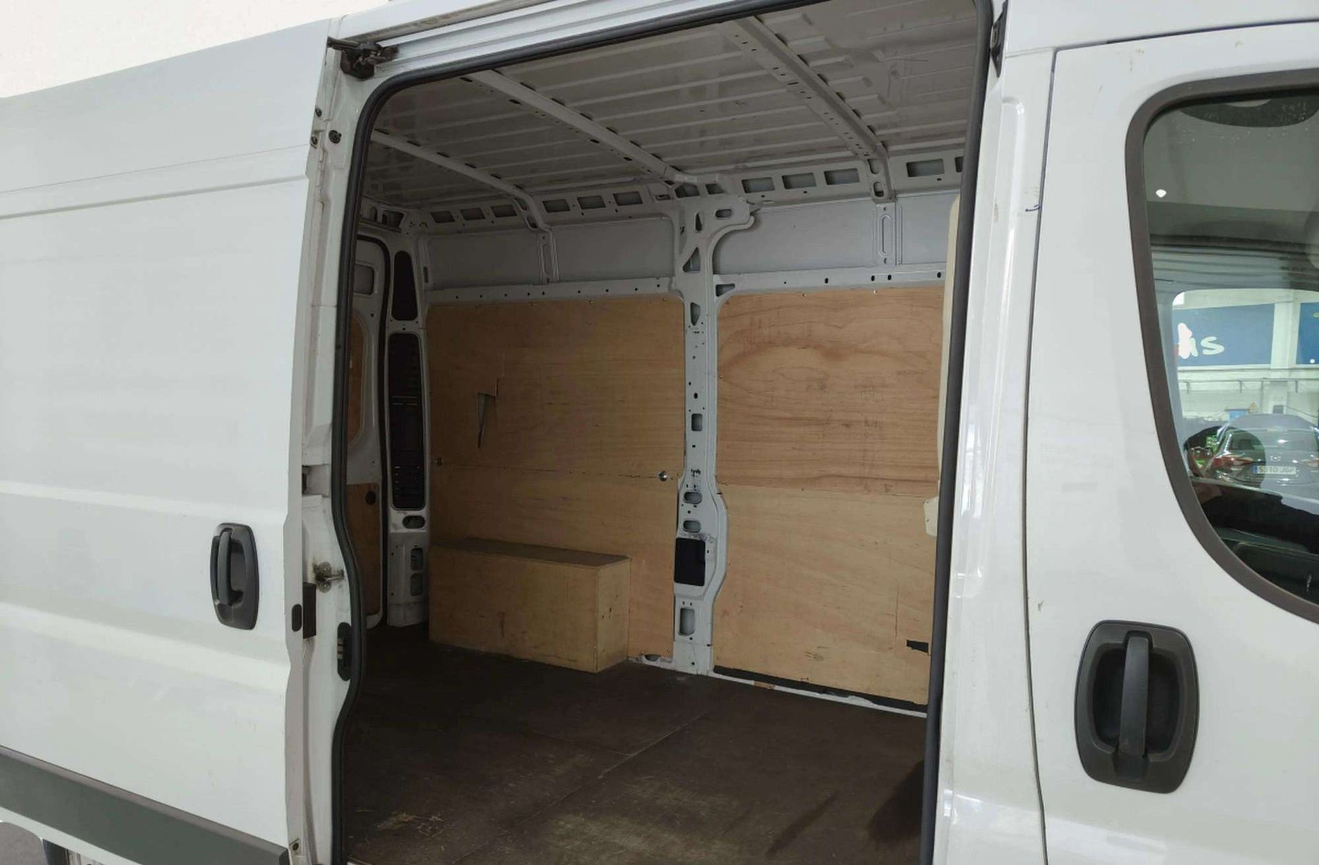 Peugeot Boxer Furgon BlueHDi 140 Pack 335 L2H2 - foto 13