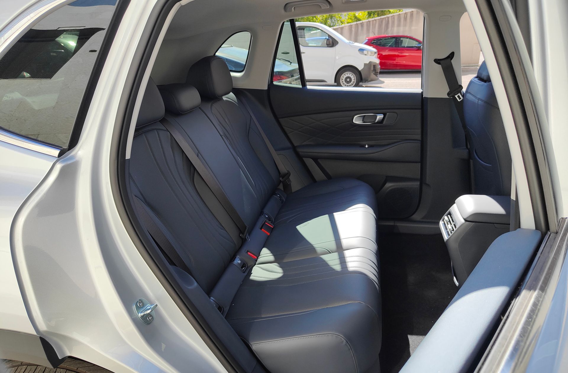 Geely Starray EM-i 1.5 PHEV Pro - foto 18