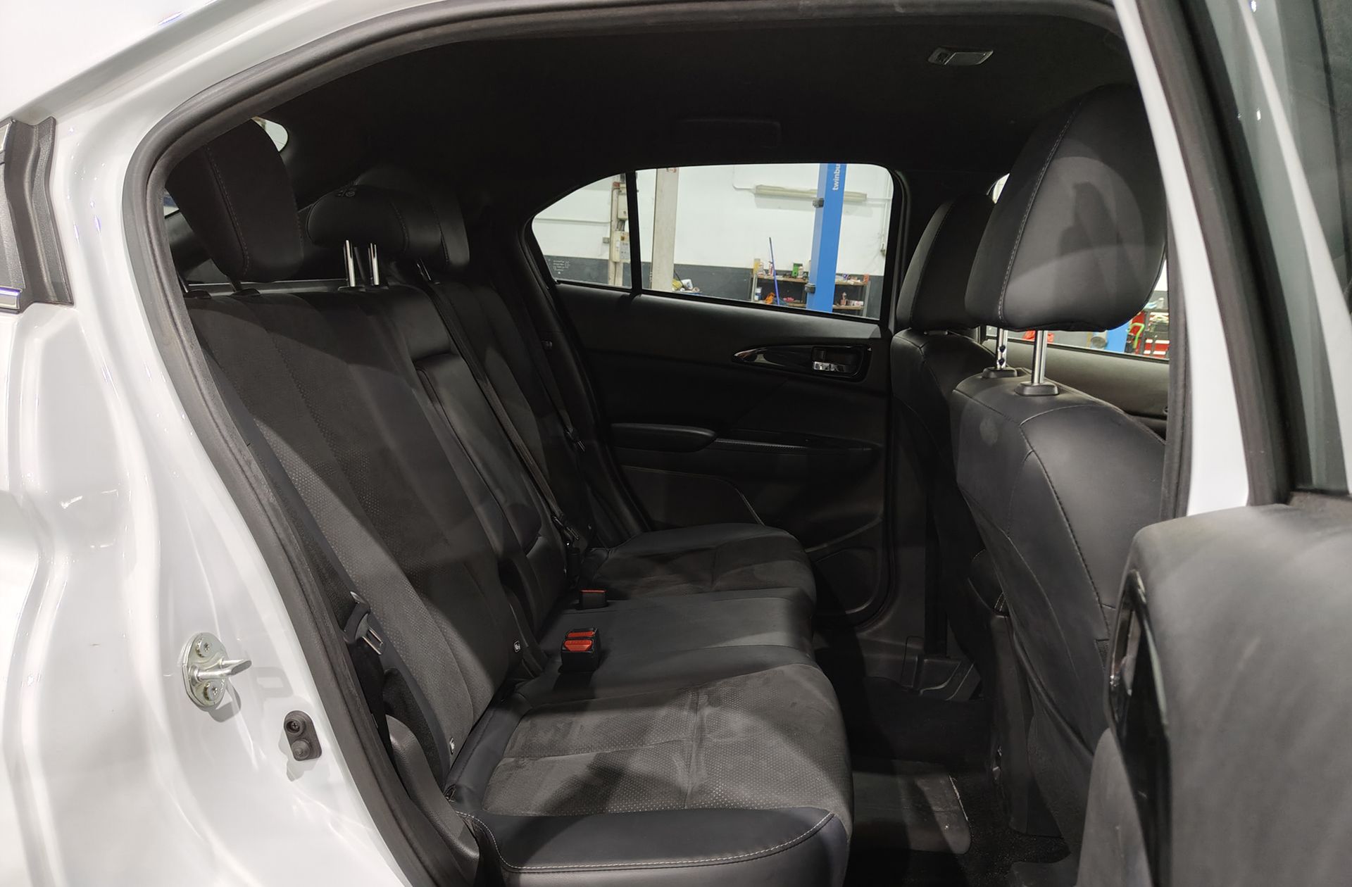 Mitsubishi Eclipse Cross 2.4 PHEV Kaiteki 4WD - foto 18