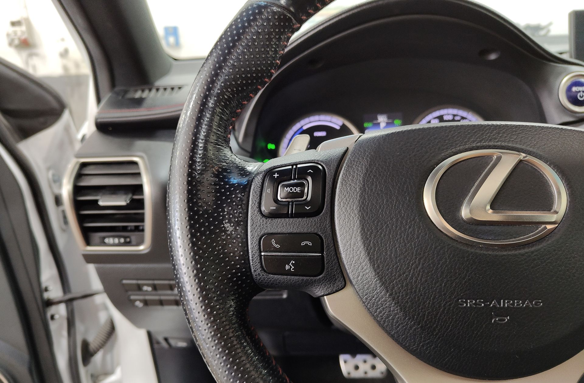 Lexus NX 300h F Sport 4WD Navibox - foto 28