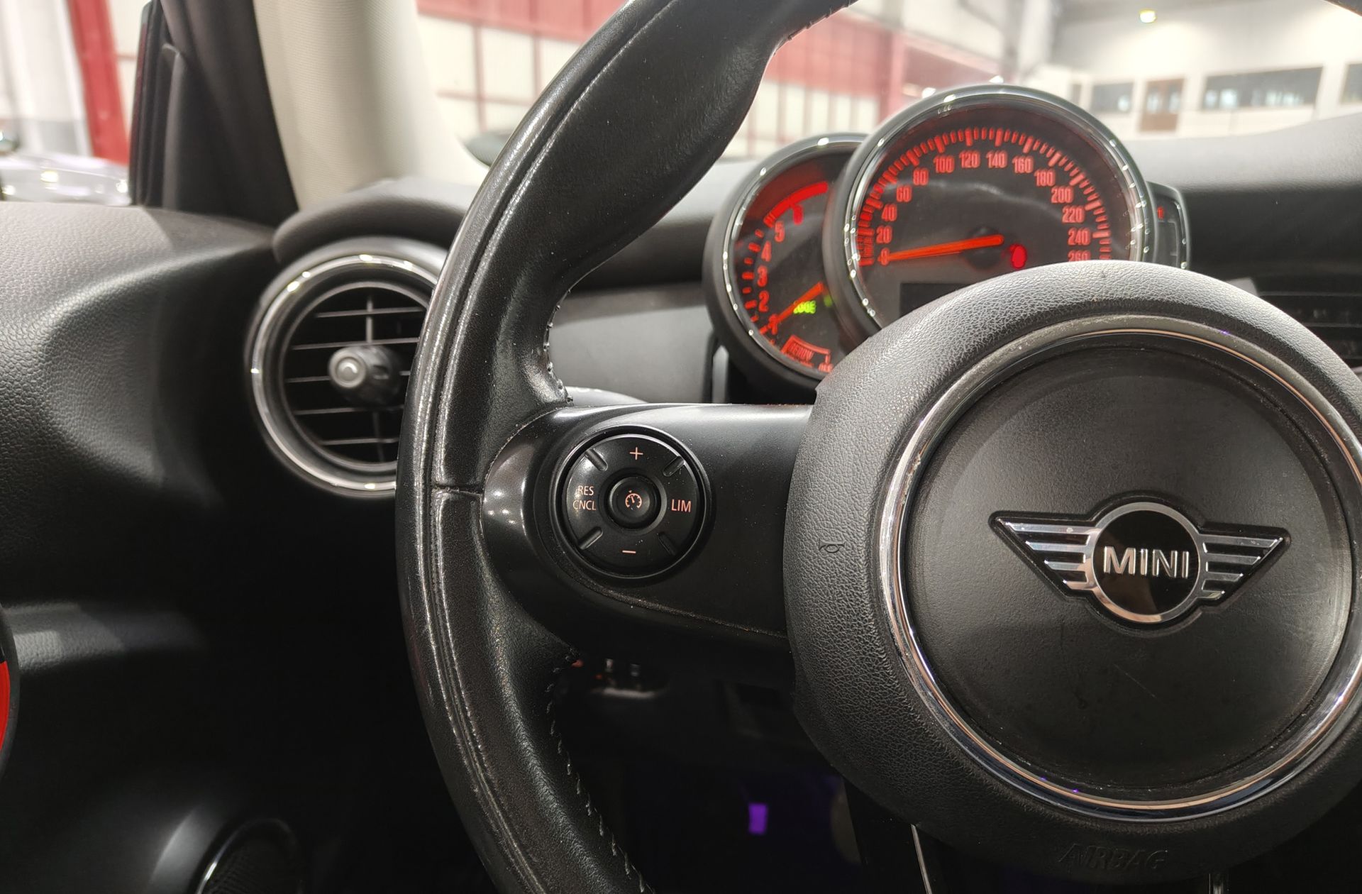 MINI Cooper One D - foto 24