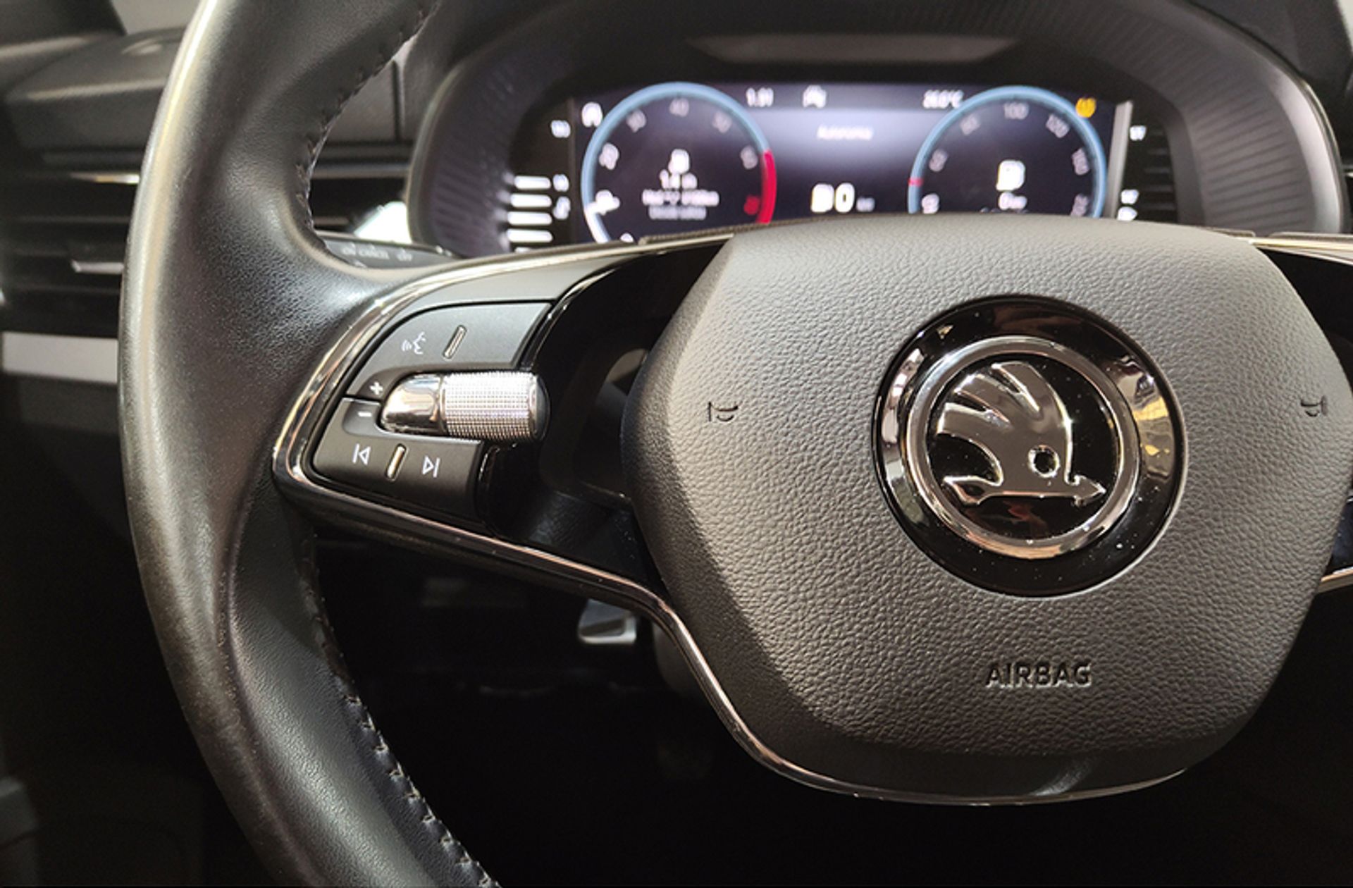 Škoda Kamiq 1.0 TSI Ambition - foto 24