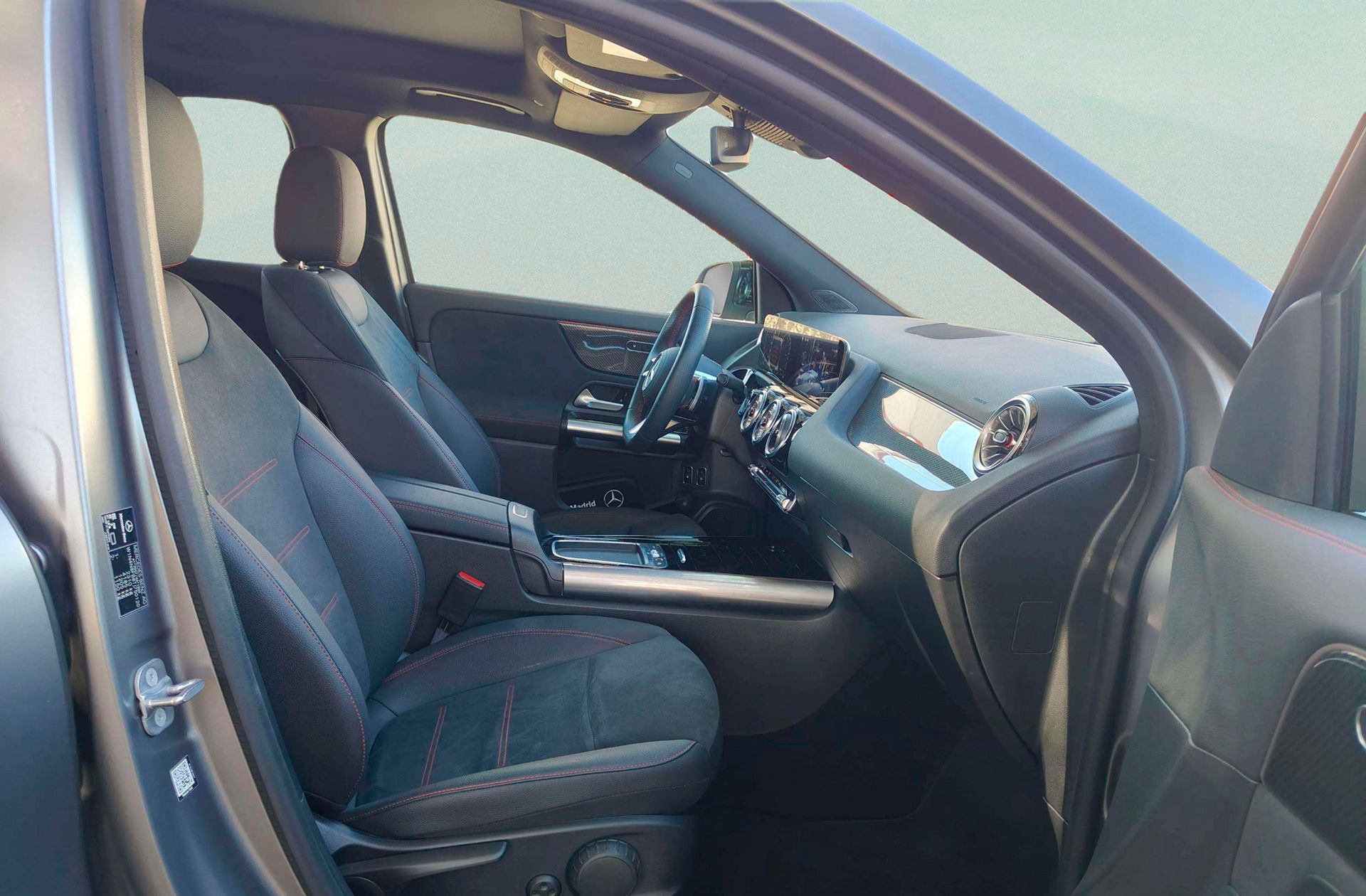 Mercedes-Benz GLA 250 e Pack AMG - foto 24
