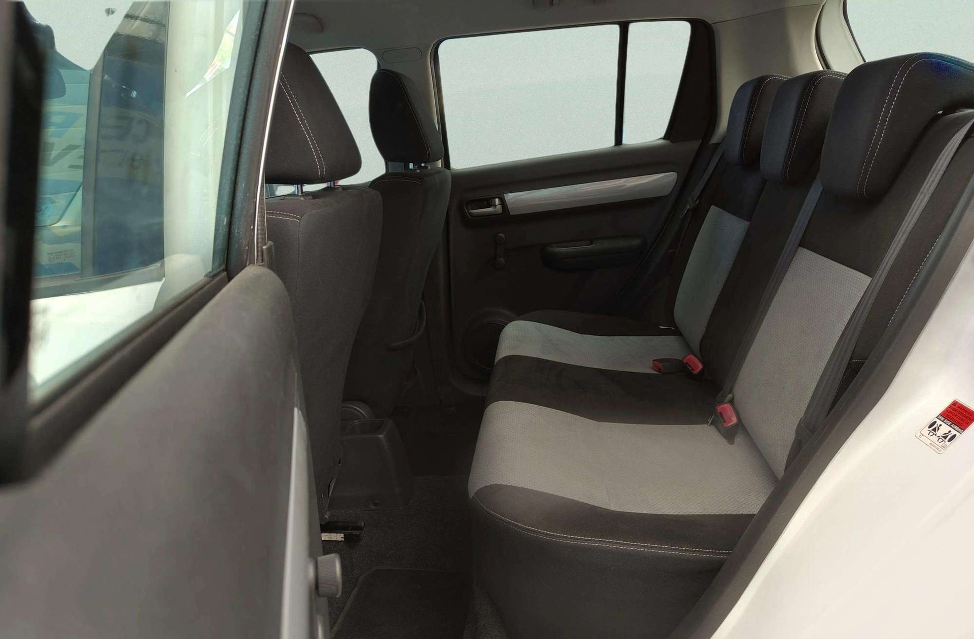 Suzuki Swift 1.3 GL - foto 11
