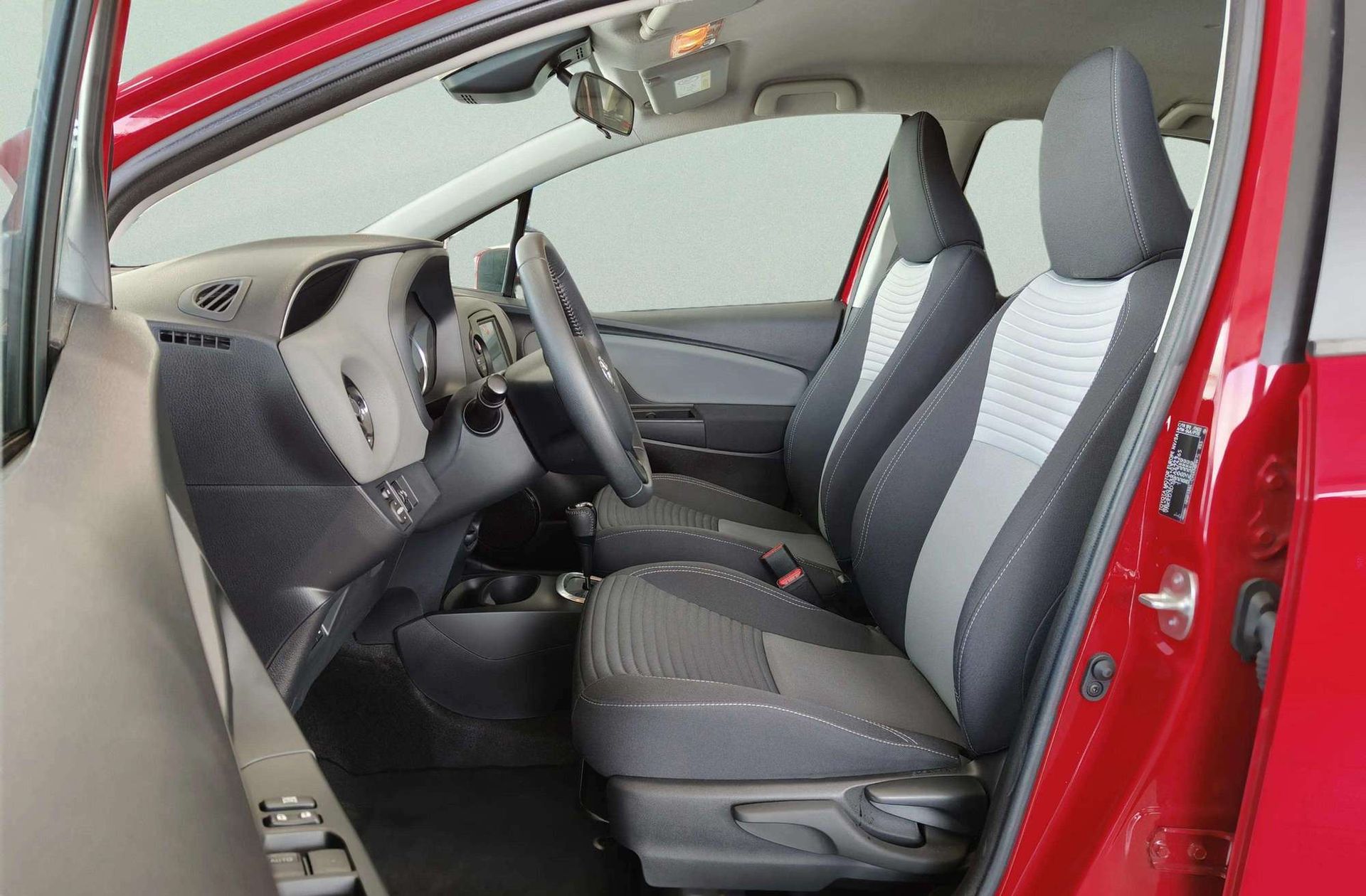 Toyota Yaris 100H Feel - foto 10