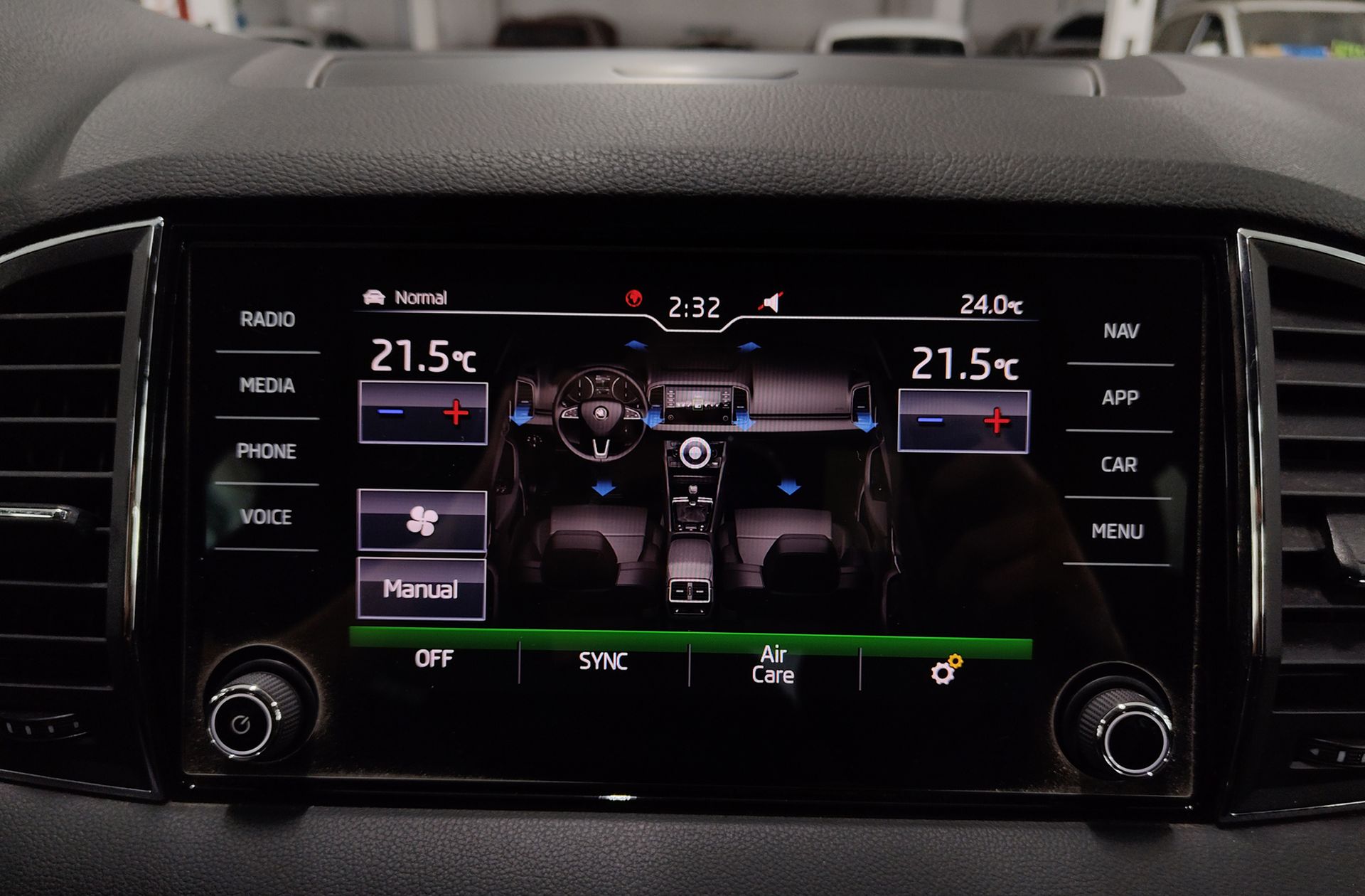 Škoda Karoq 1.5 TSI ACT Ambition - foto 32