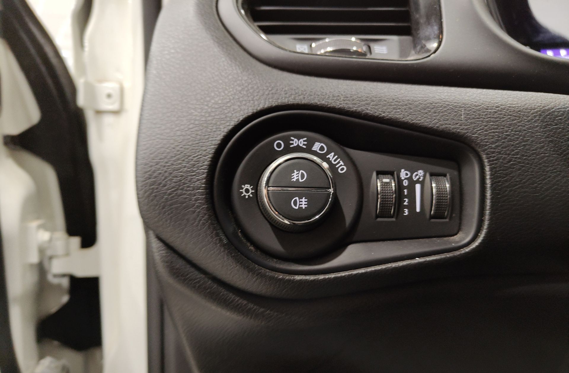 Jeep Renegade eHybrid Night Eagle ATX - foto 26
