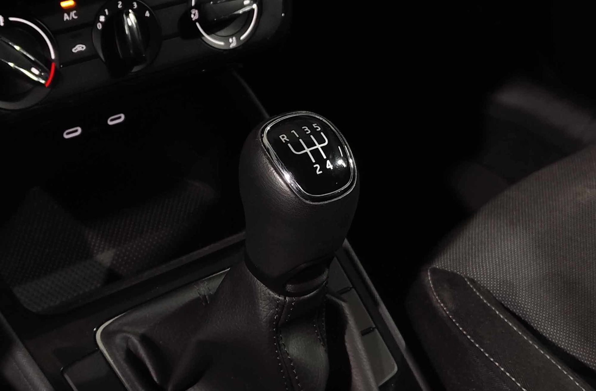 Škoda Fabia 1.0 TSI Selection - foto 5