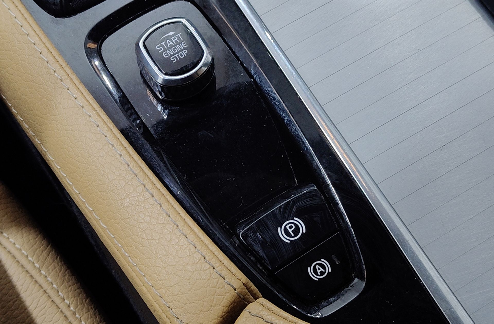 Volvo XC90 D5 Momentum AWD 7 plazas - foto 38