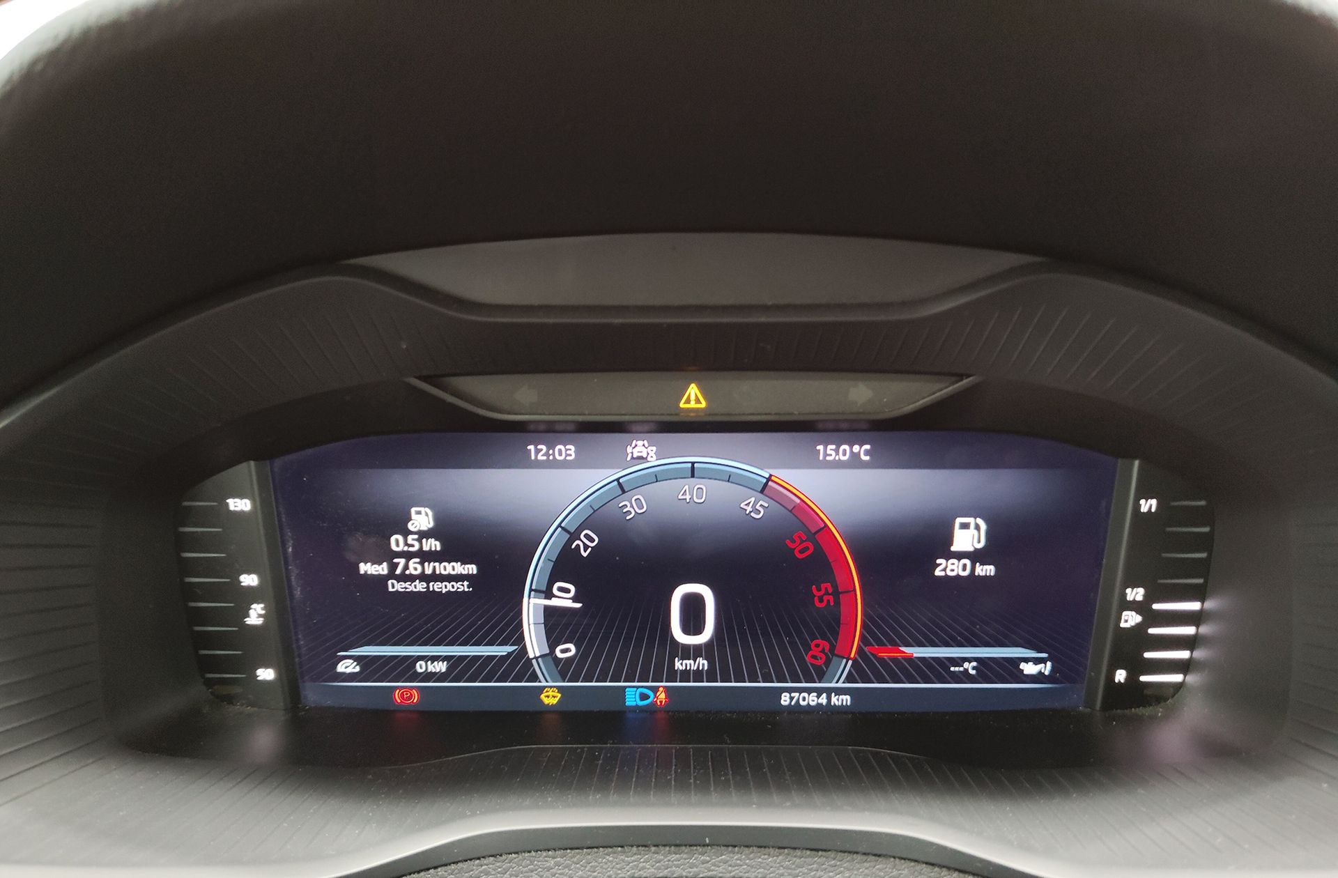 Škoda Karoq 2.0 TDI Ambition - foto 26